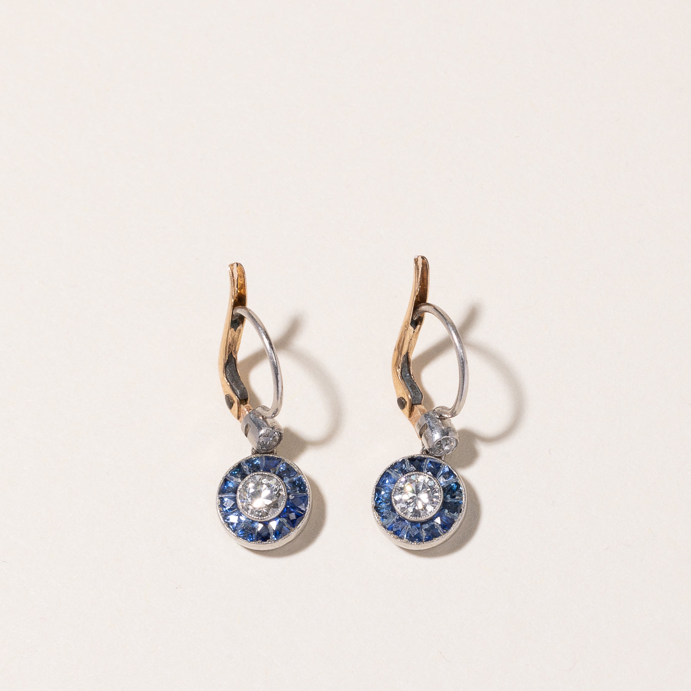 Boucles d'oreilles en or 18 carats serties de diamants et de saphirs | 0,44 ct, 0,6 ct, 0,05 ct |