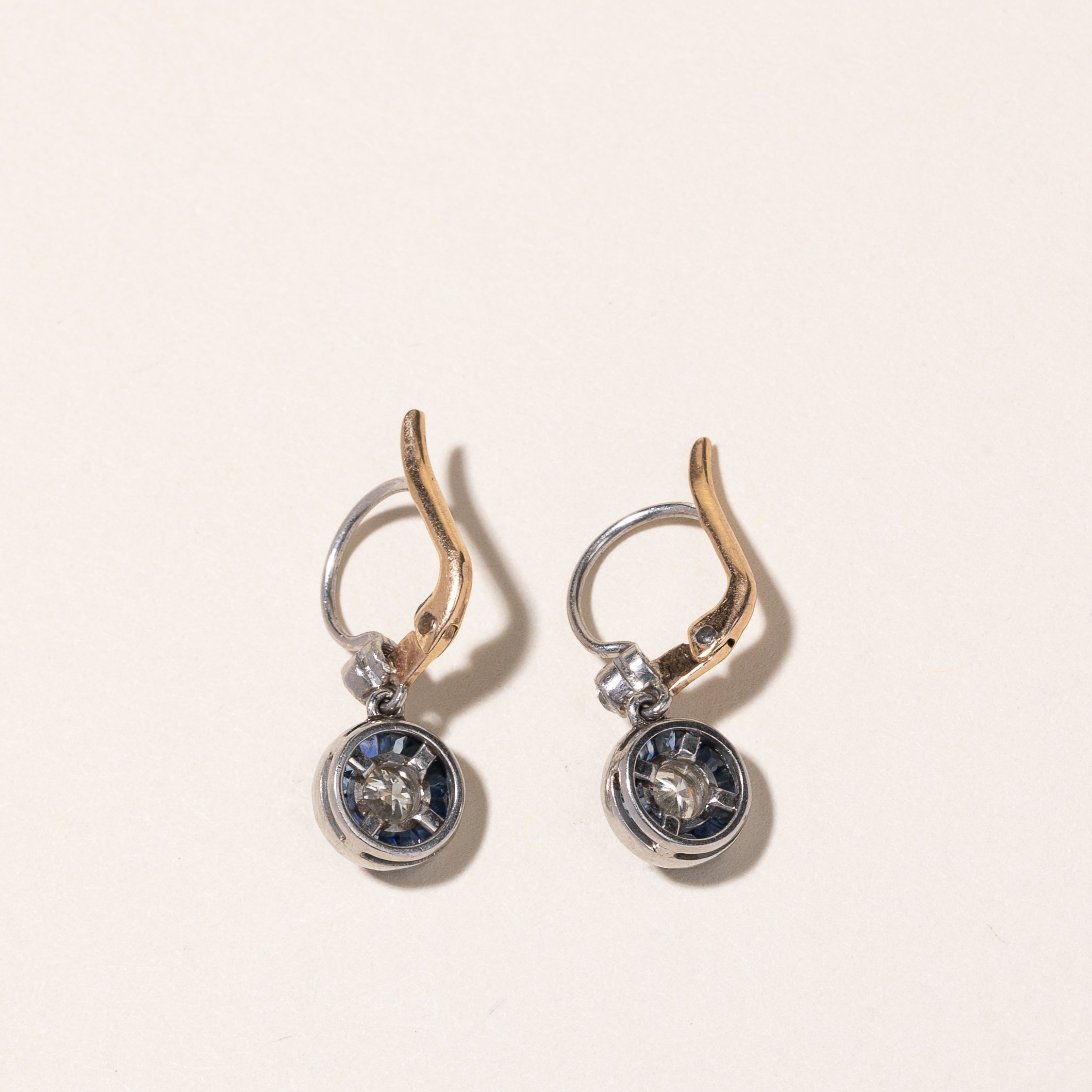Boucles d'oreilles en or 18 carats serties de diamants et de saphirs | 0,44 ct, 0,6 ct, 0,05 ct |