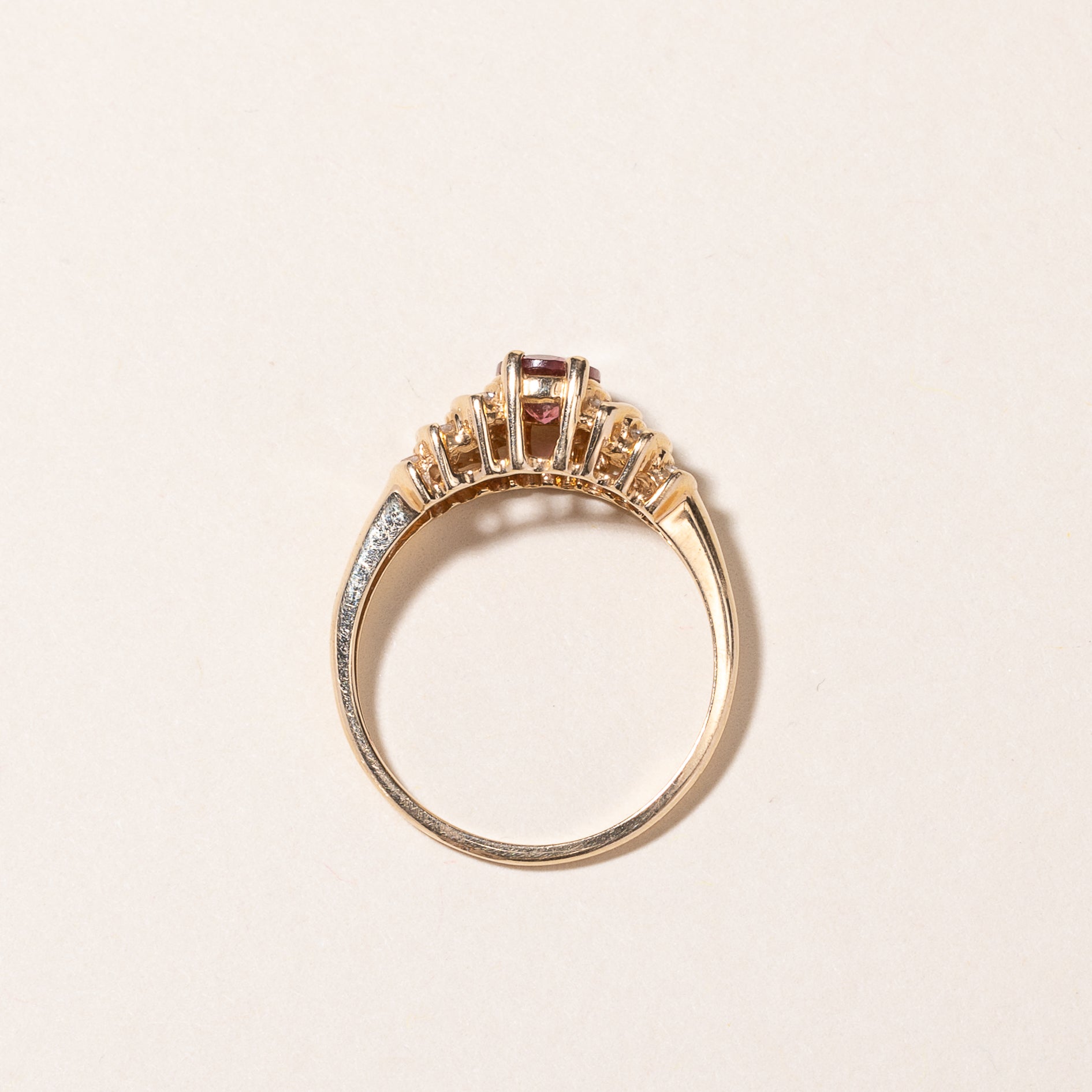 Bague en or jaune 14 carats, tourmaline rose et diamants | 0,60 ct, 0,19 ct au total | Taille 6,75