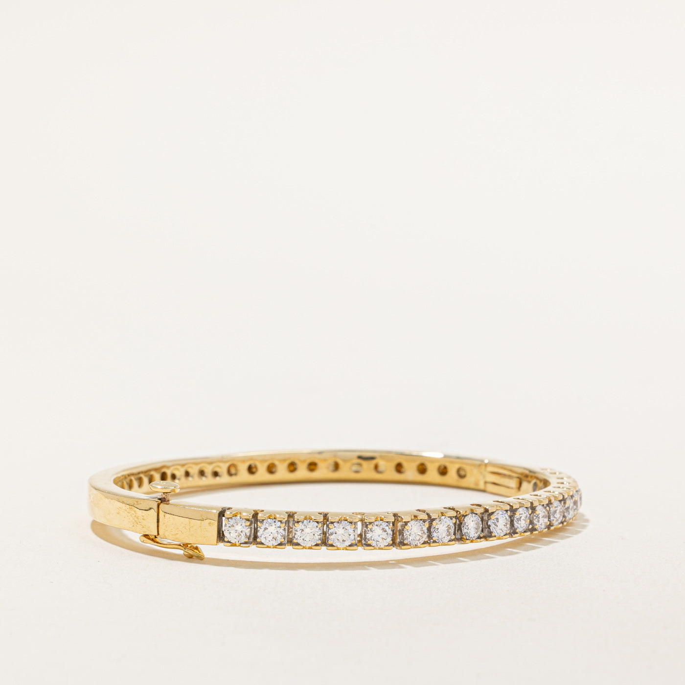 Diamond Bangle | 2.55ctw VS1/VS2 I/J | 7" |