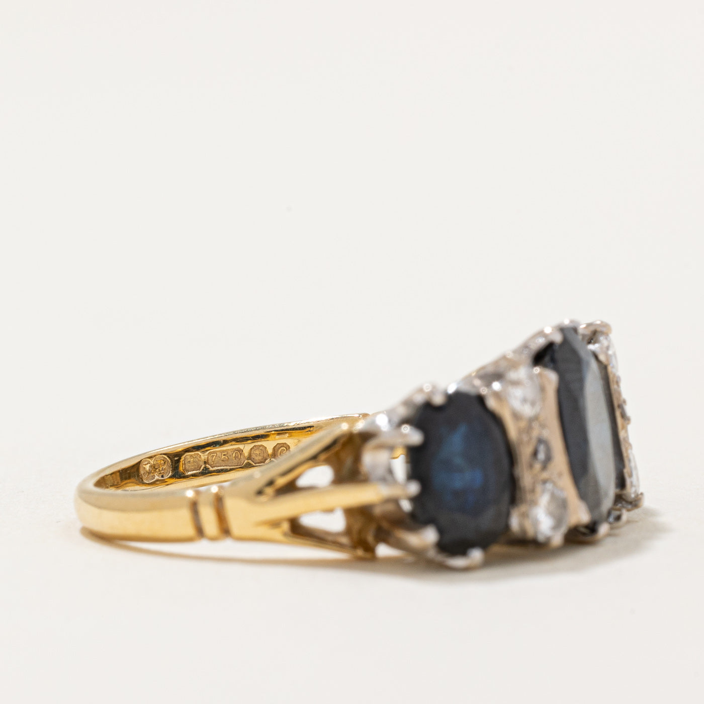 Bague cocktail Londres 1977 en saphir et diamants | 3,80 ct, 0,25 ct | Taille 6,5 |