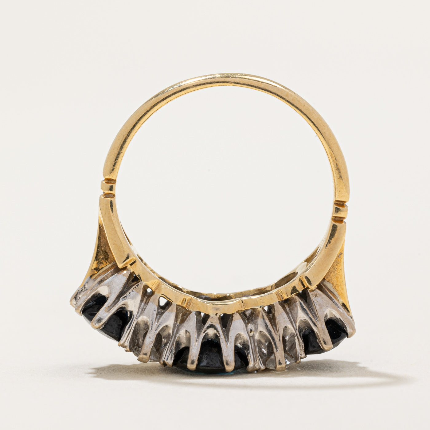 Bague cocktail Londres 1977 en saphir et diamants | 3,80 ct, 0,25 ct | Taille 6,5 |