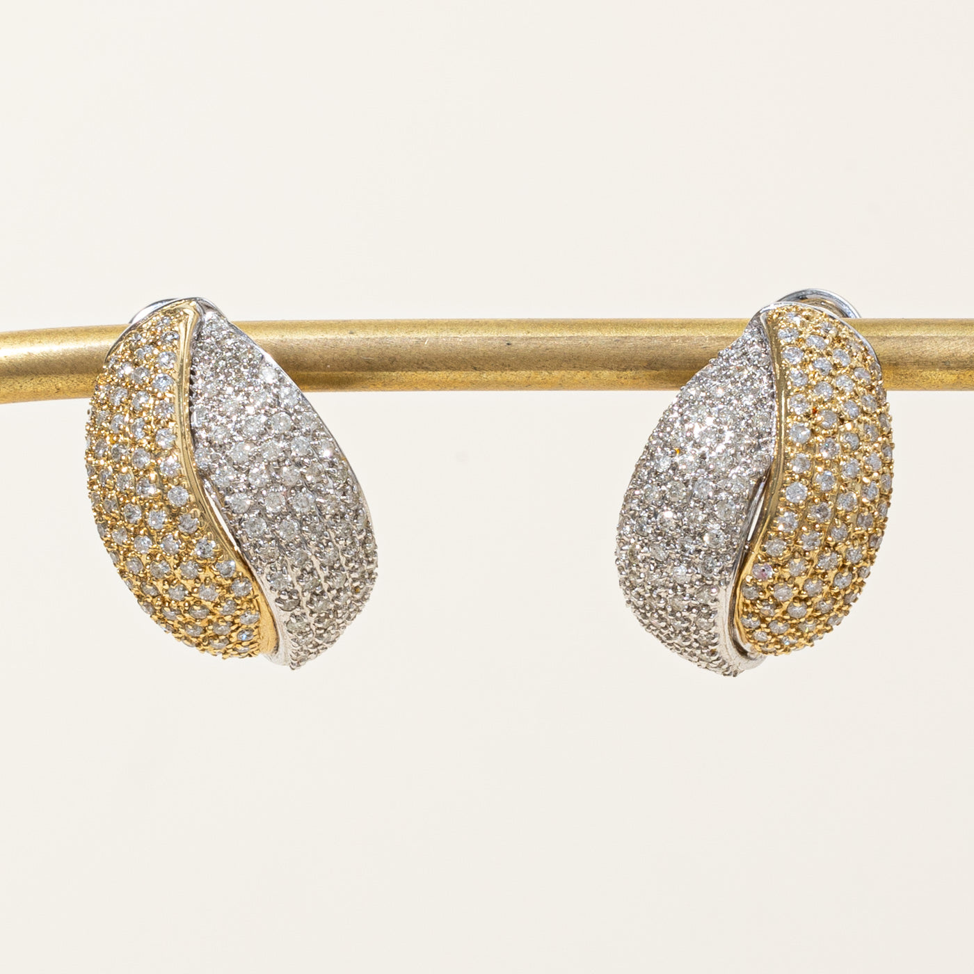 Boucles d'oreilles serties de diamants pavés | 1,65 ct au total |