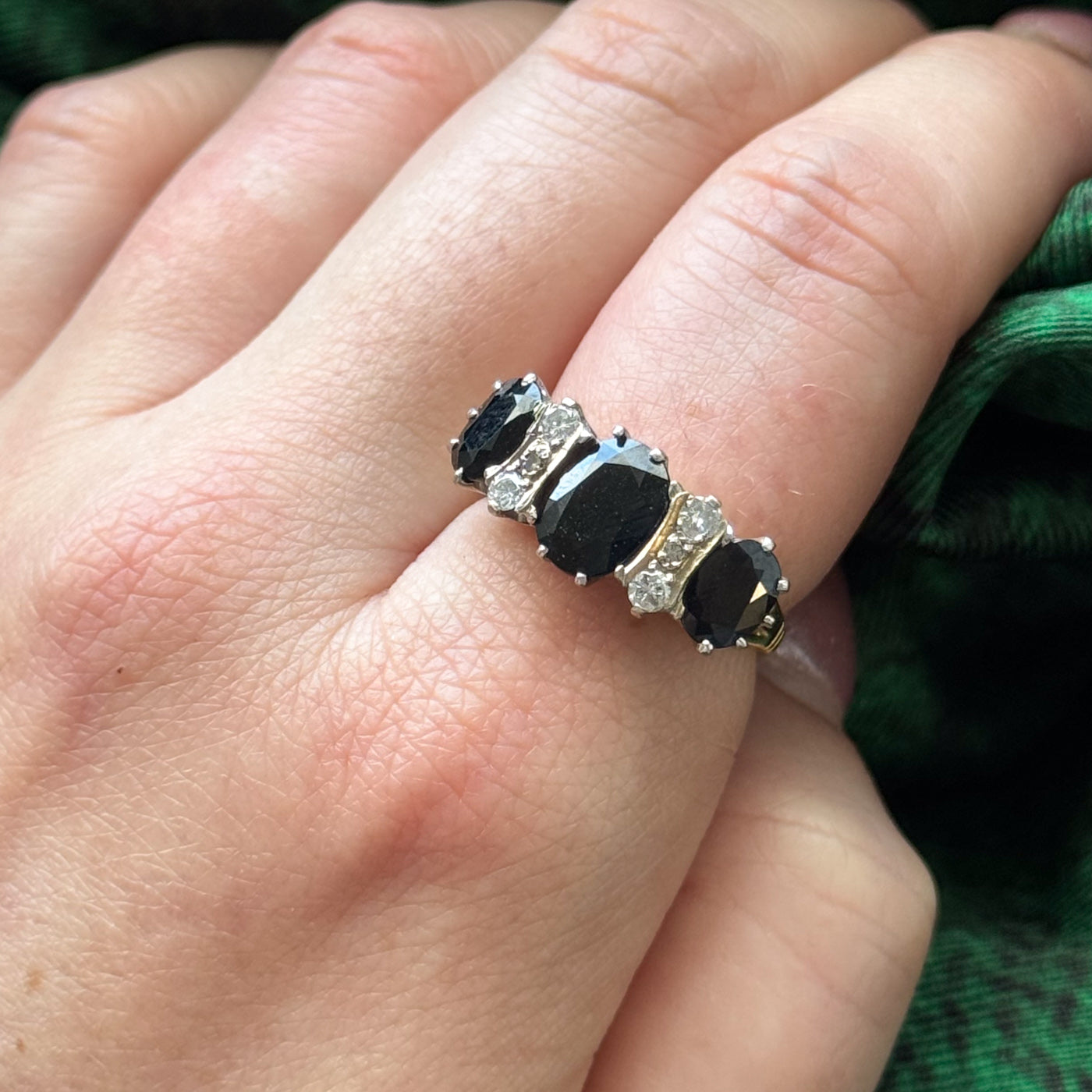 Bague cocktail Londres 1977 en saphir et diamants | 3,80 ct, 0,25 ct | Taille 6,5 |
