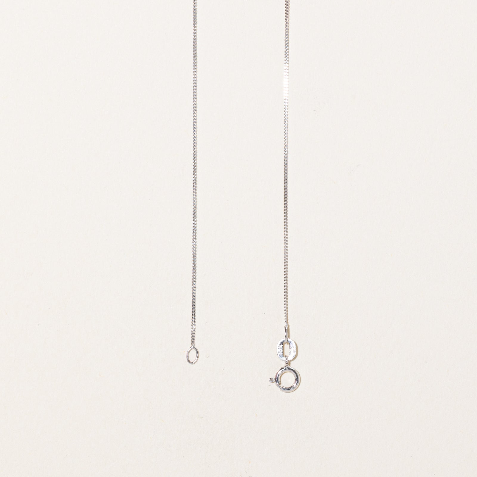 Collier pendentif rubis ovale et diamants | 0,50 ct, 0,02 ct au total | 45,7 cm