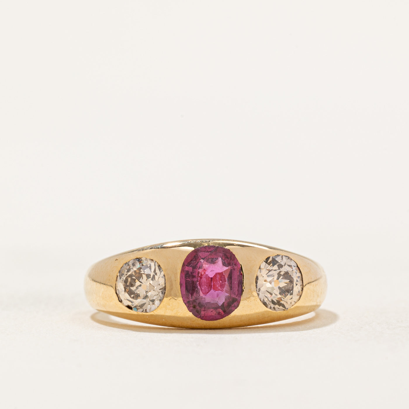 Bague ancienne sertie de diamants taille ancienne et de rubis | 0,90 ct au total, 0,85 ct | Taille 8,25 |