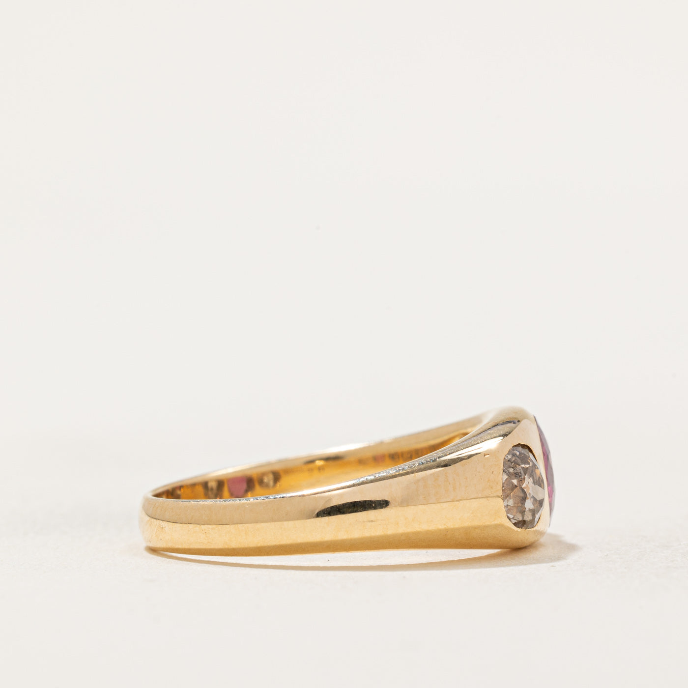 Bague ancienne sertie de diamants taille ancienne et de rubis | 0,90 ct au total, 0,85 ct | Taille 8,25 |