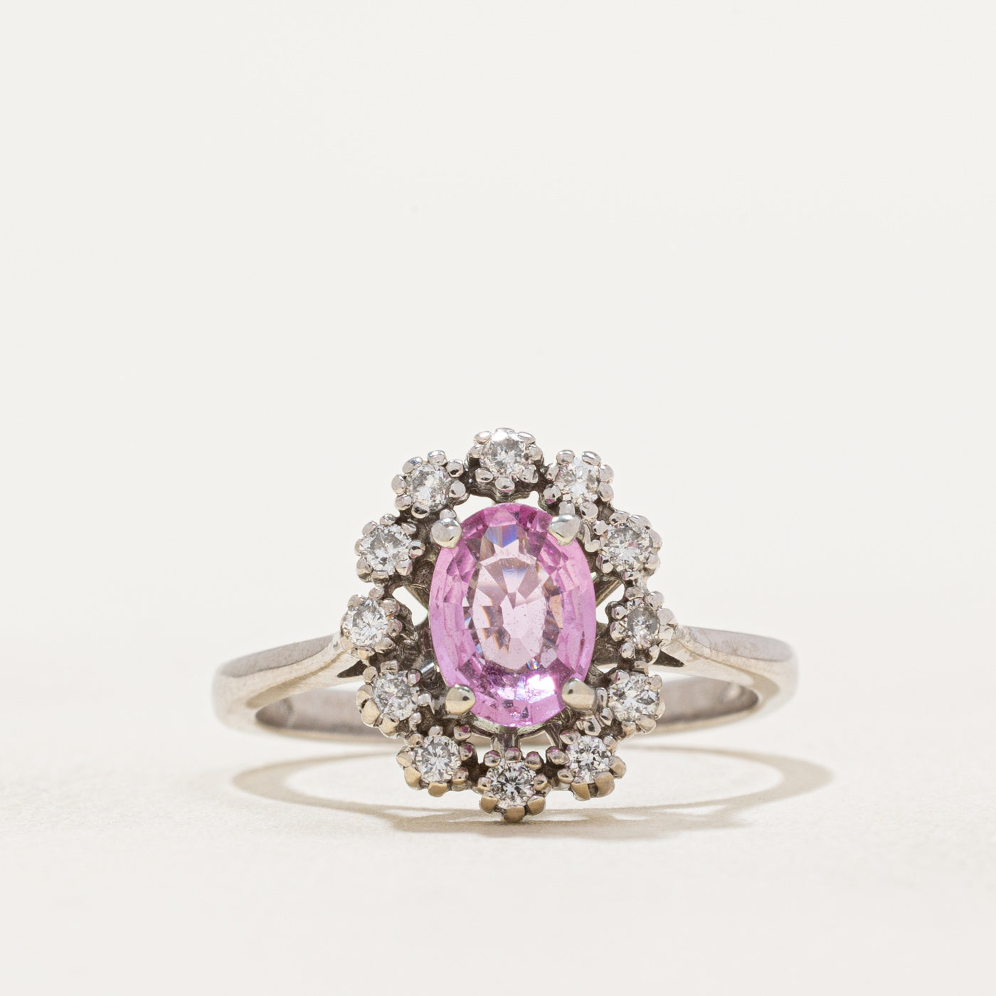 Bague vintage en saphir rose et diamants | 0,96 ct, 0,18 ct au total | Taille 5,75