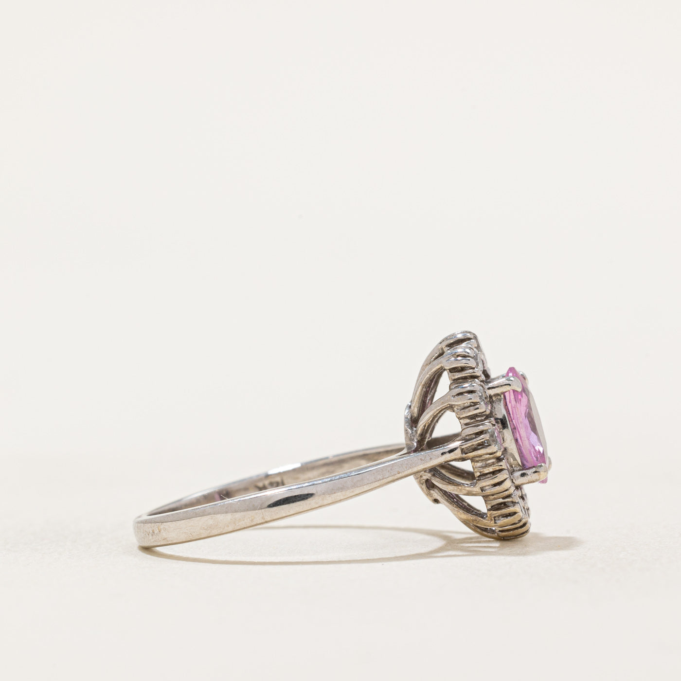 Bague vintage en saphir rose et diamants | 0,96 ct, 0,18 ct au total | Taille 5,75