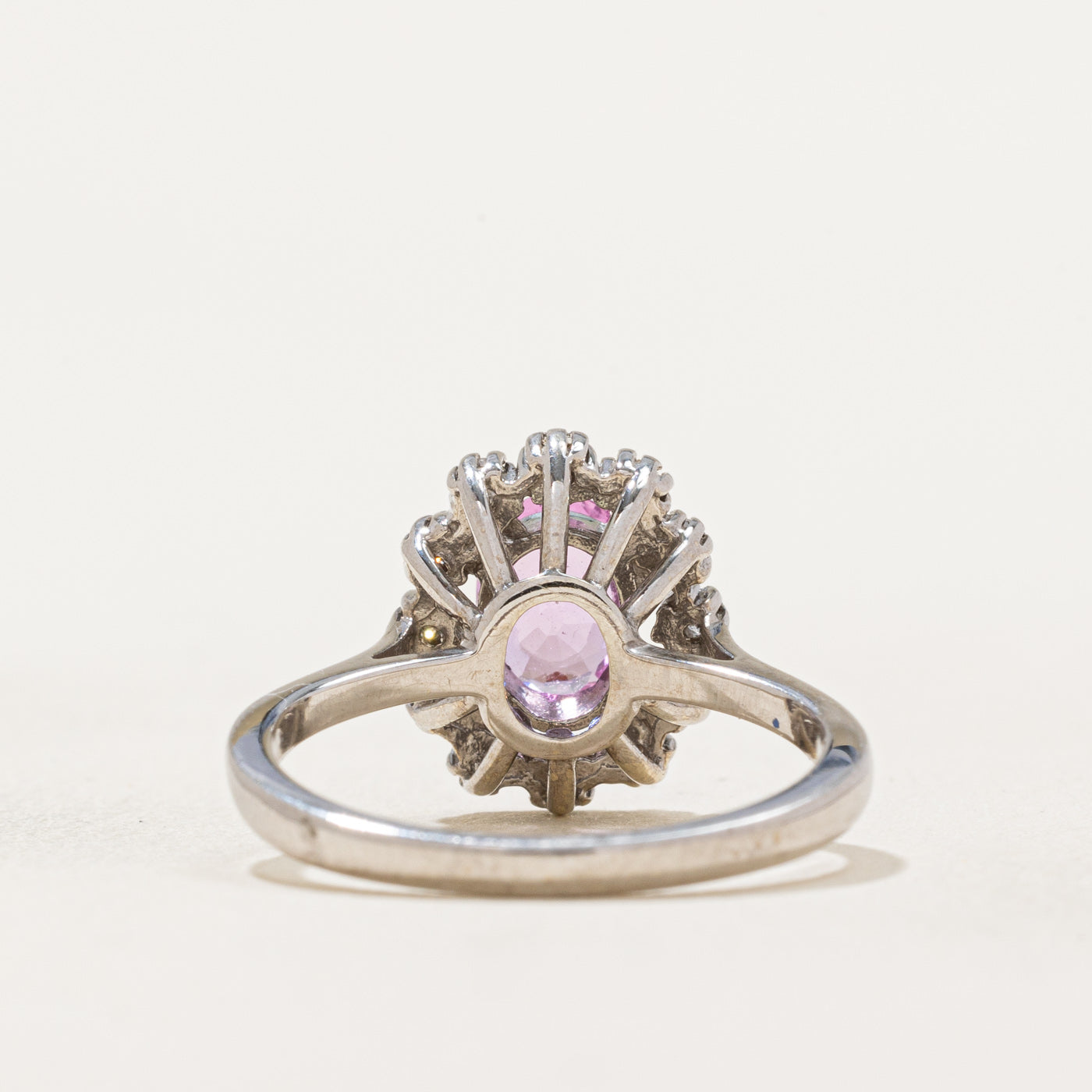 Bague vintage en saphir rose et diamants | 0,96 ct, 0,18 ct au total | Taille 5,75