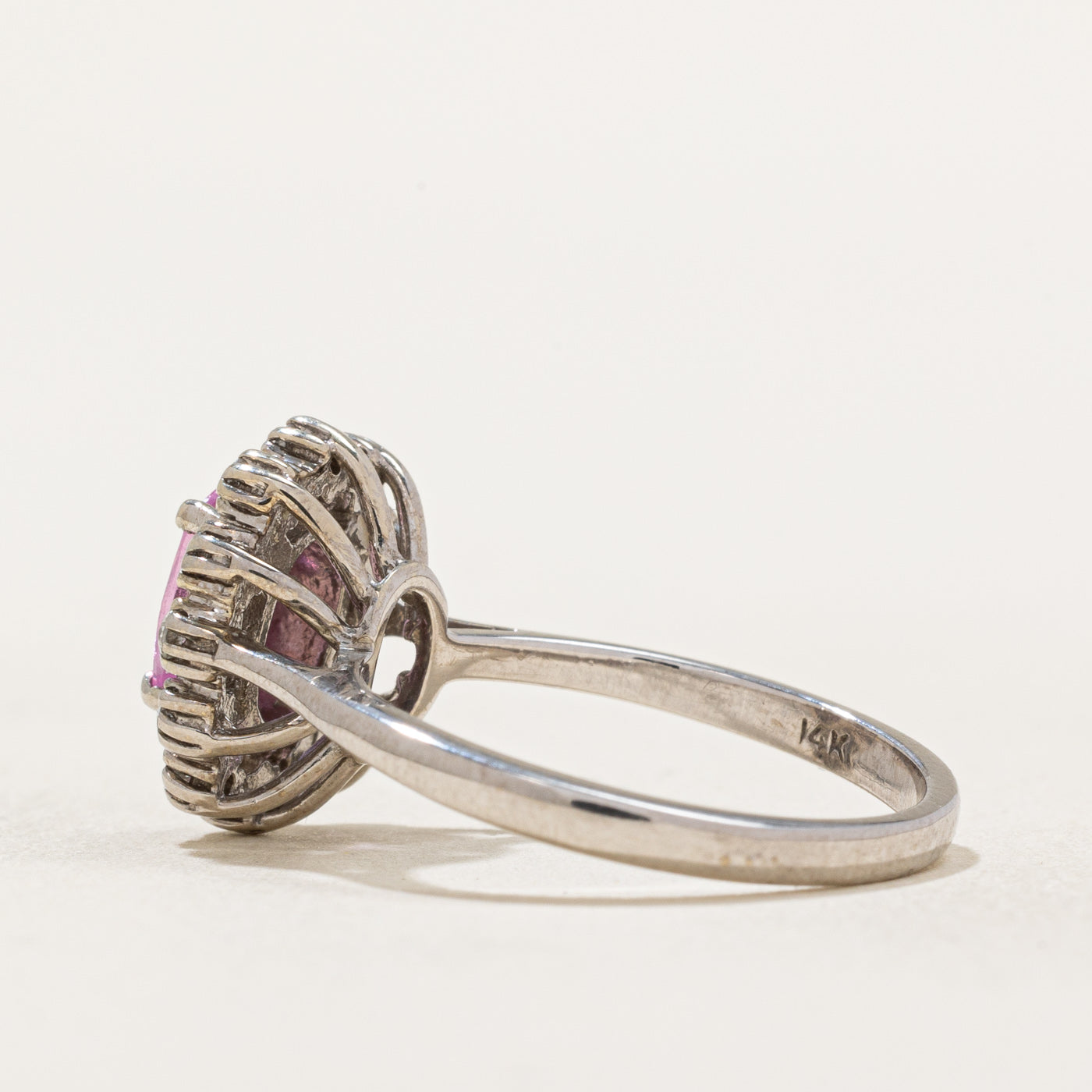 Bague vintage en saphir rose et diamants | 0,96 ct, 0,18 ct au total | Taille 5,75