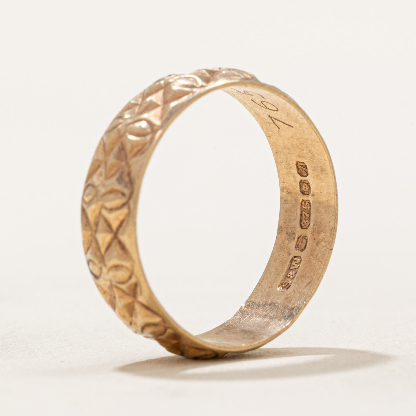 Bague en or jaune 9 carats sculptée à Londres en 1975 | Taille 8