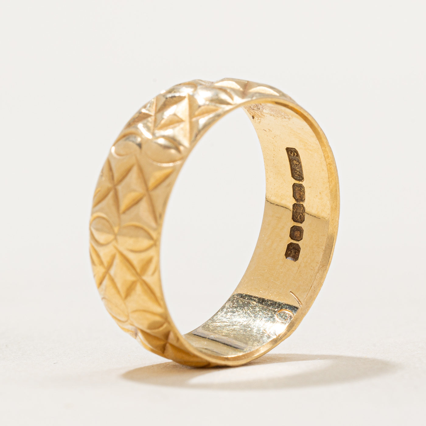 Bague en or jaune 18 carats poinçonnée à Londres en 1965 | Taille 7,25
