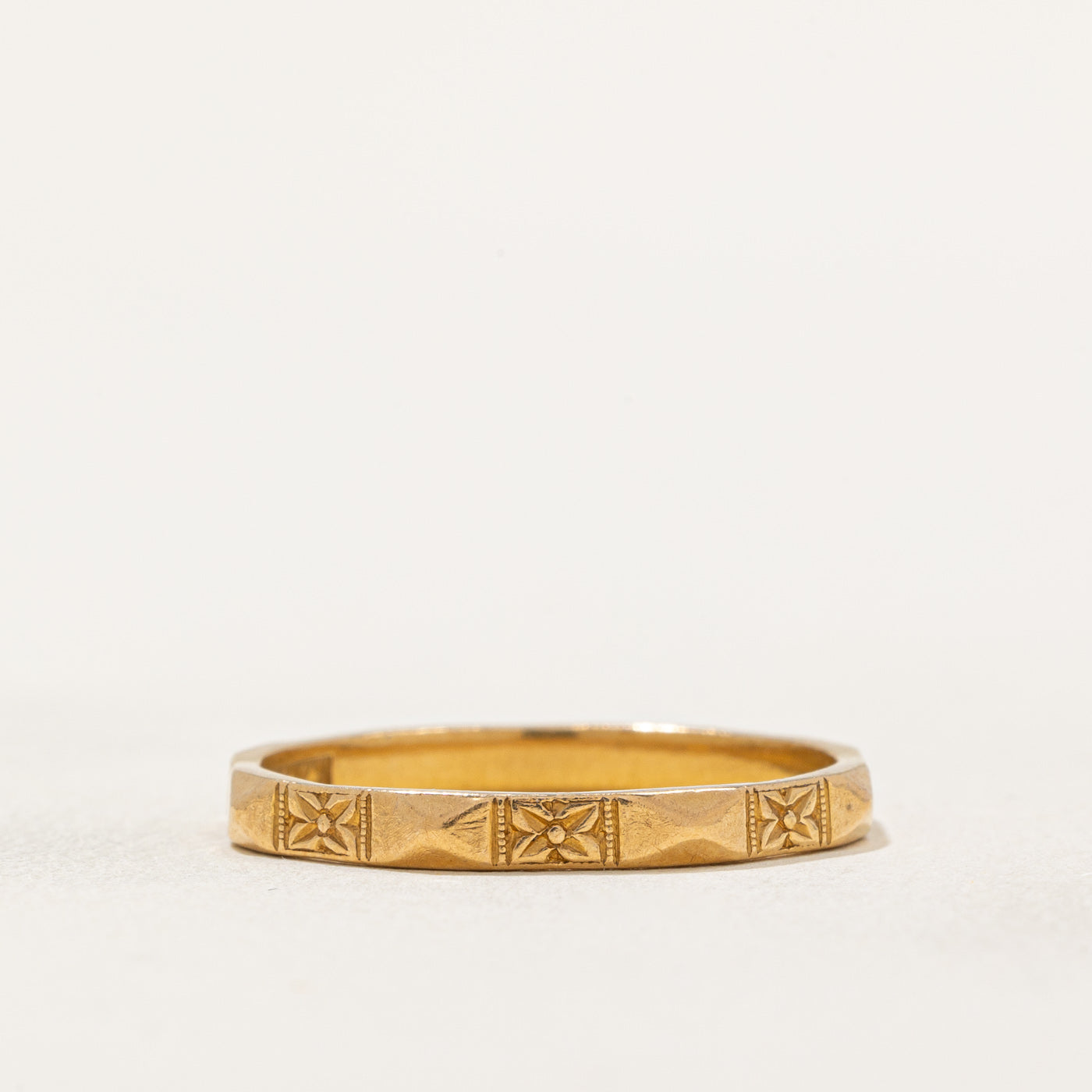 Bague en or jaune 22 carats à motif floral, Londres 1956 | Taille 8,75 |