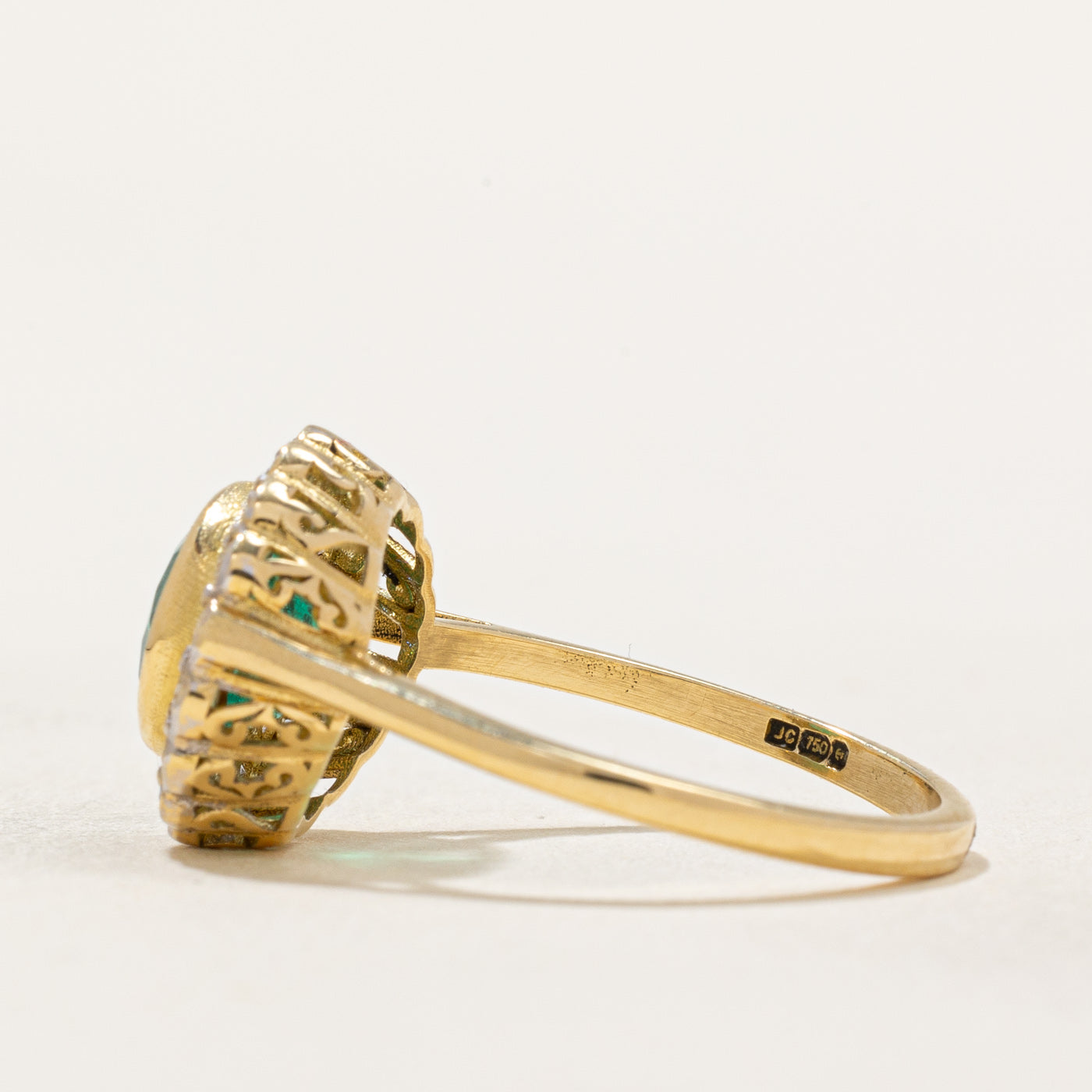 Bague vintage en émeraude naturelle de Zambie et diamants, de fabrication britannique | 1,40 ct, 0,34 ct au total | Taille 6,75 |