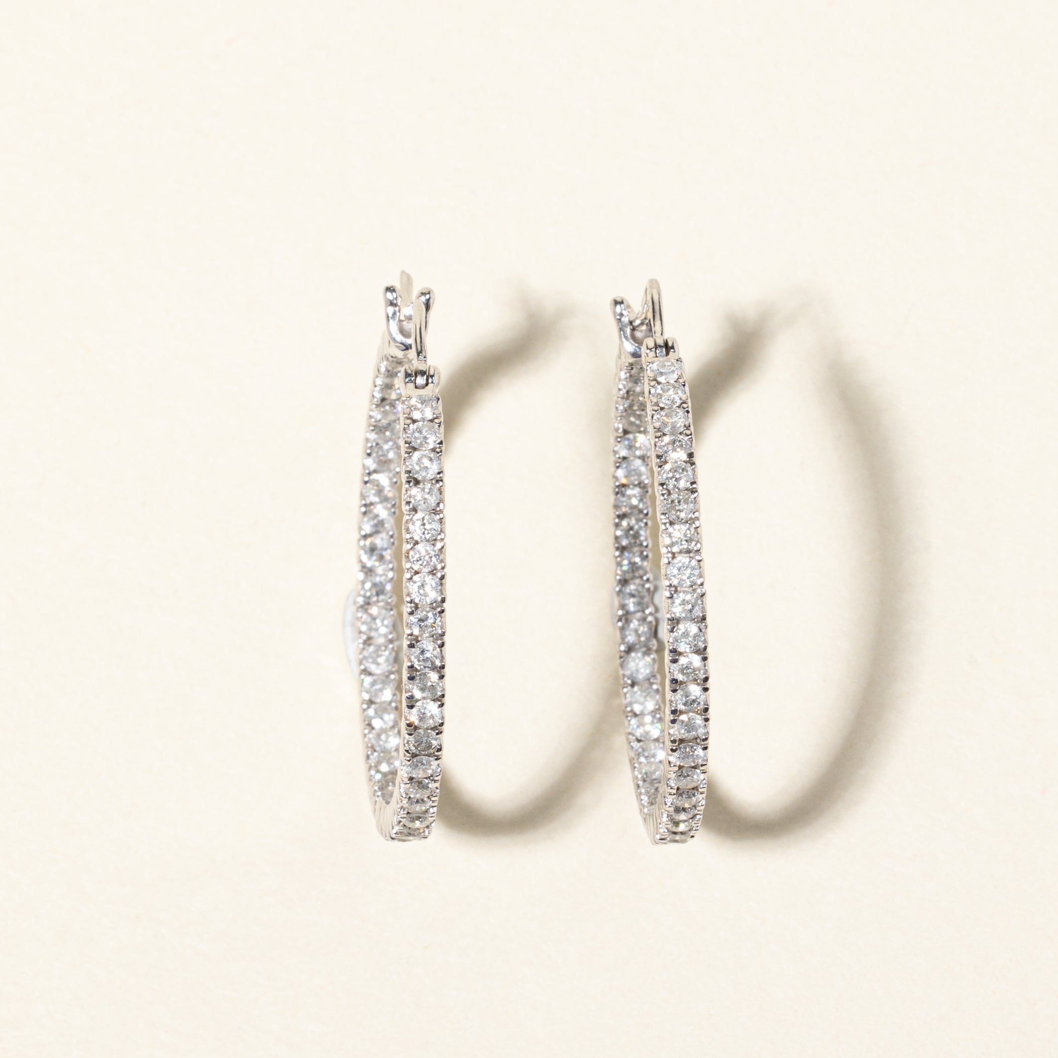 Boucles d'oreilles créoles en or blanc 14 carats et diamants | 0,95 ct au total |
