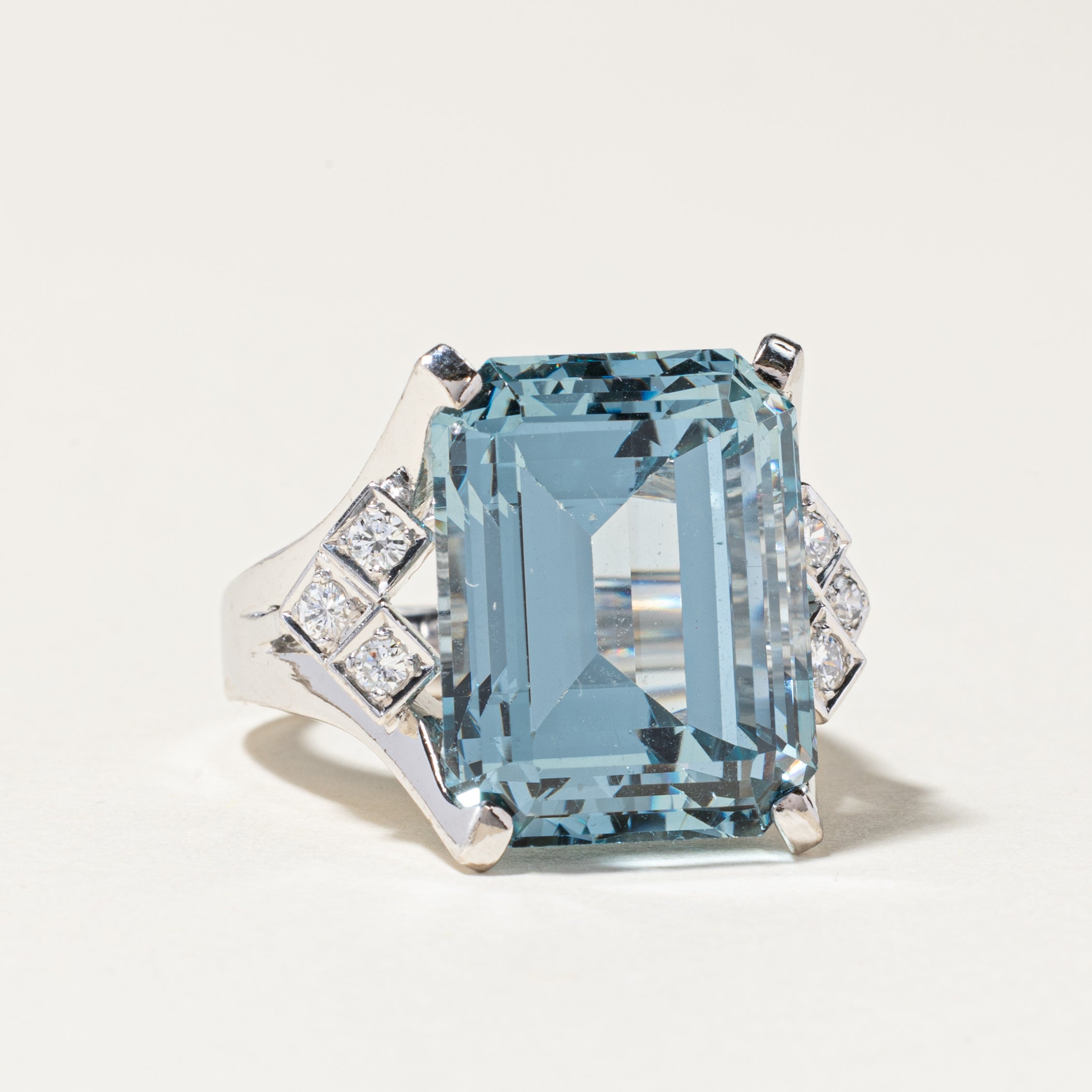 Bague cocktail en spinelle synthétique et diamants | 22,00 ct, 0,16 ct au total | Taille 6,5