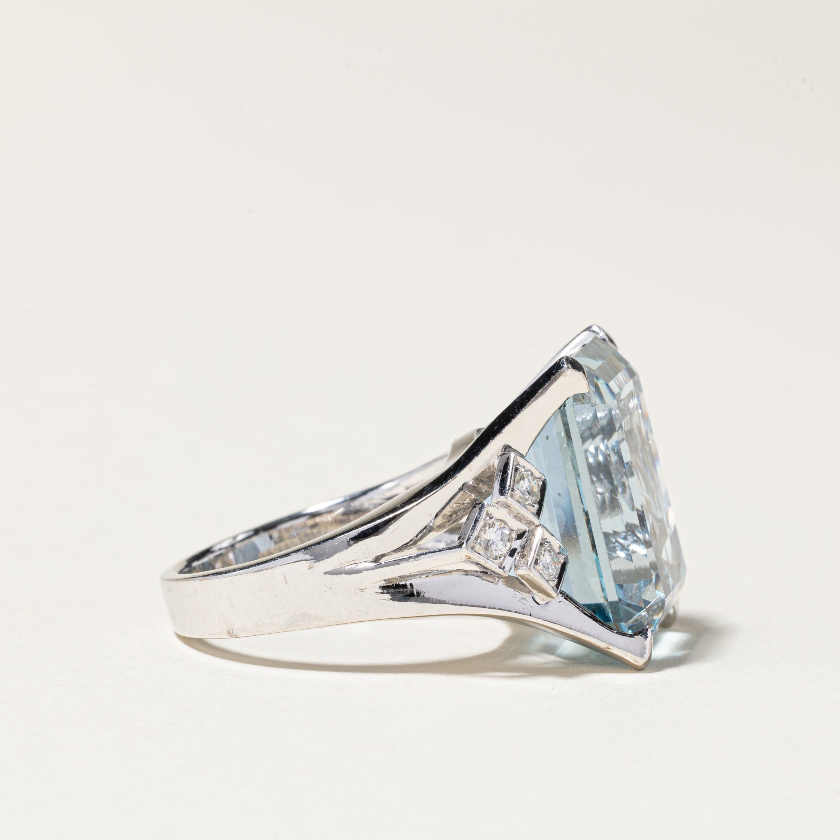 Bague cocktail en spinelle synthétique et diamants | 22,00 ct, 0,16 ct au total | Taille 6,5