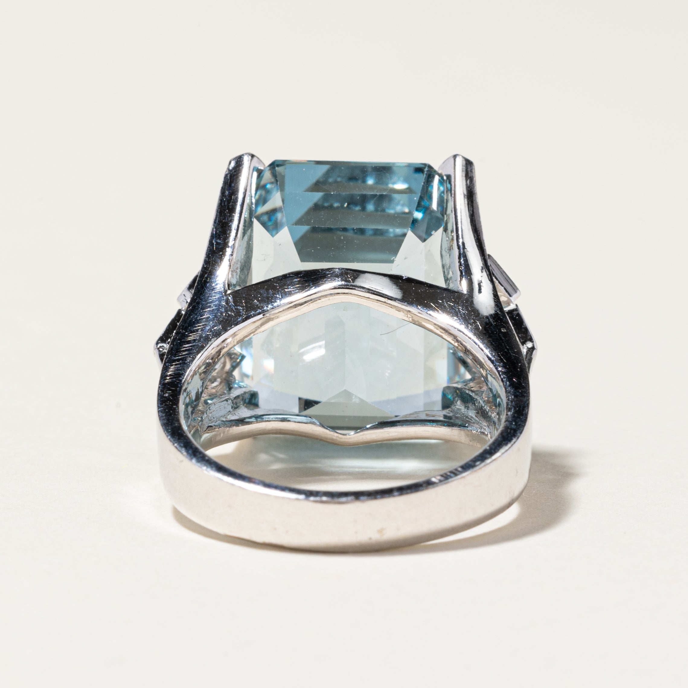 Bague cocktail en spinelle synthétique et diamants | 22,00 ct, 0,16 ct au total | Taille 6,5