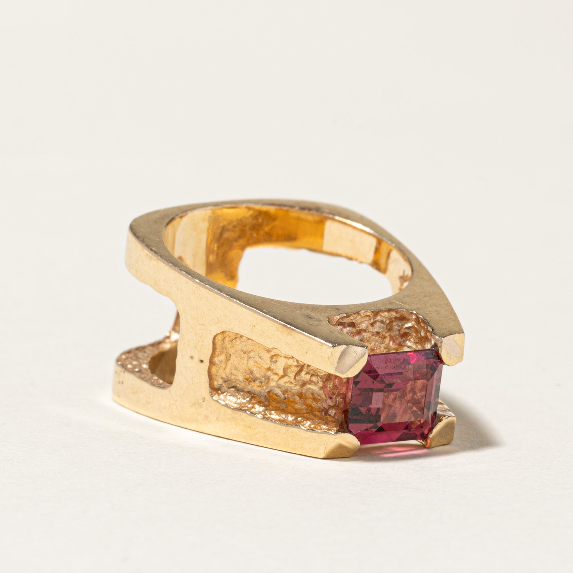 Bague en or jaune 14 carats et grenat | 1,88 ct | Taille 5,25