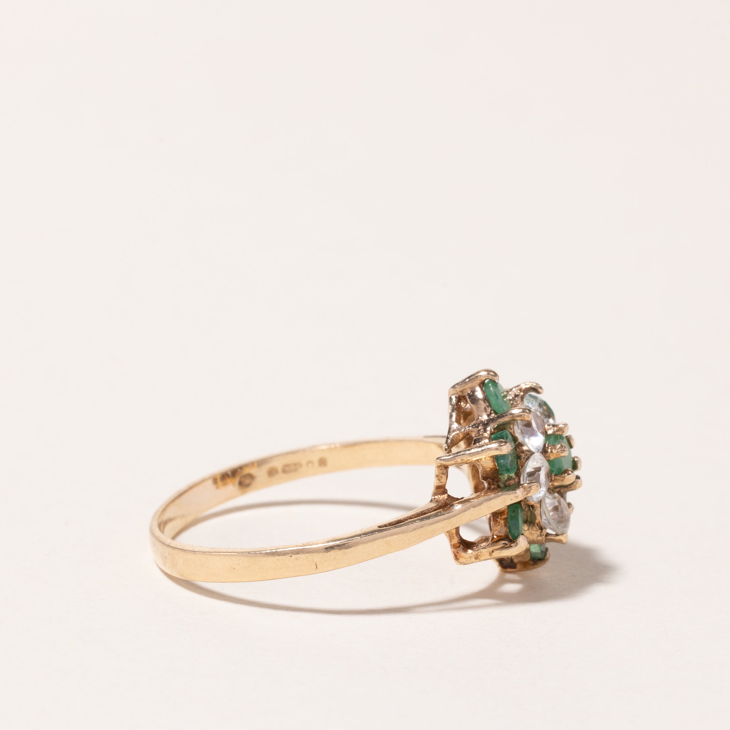 Bague Londres 1977 en émeraudes et topazes blanches | 0,40 ct, 0,60 ct | Taille 8,25