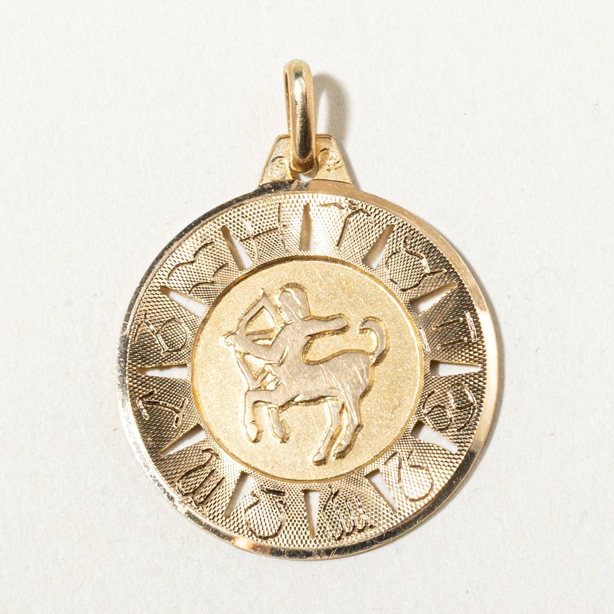 18k Yellow Gold Embossed Sagittarius Zodiac Circle Pendant
