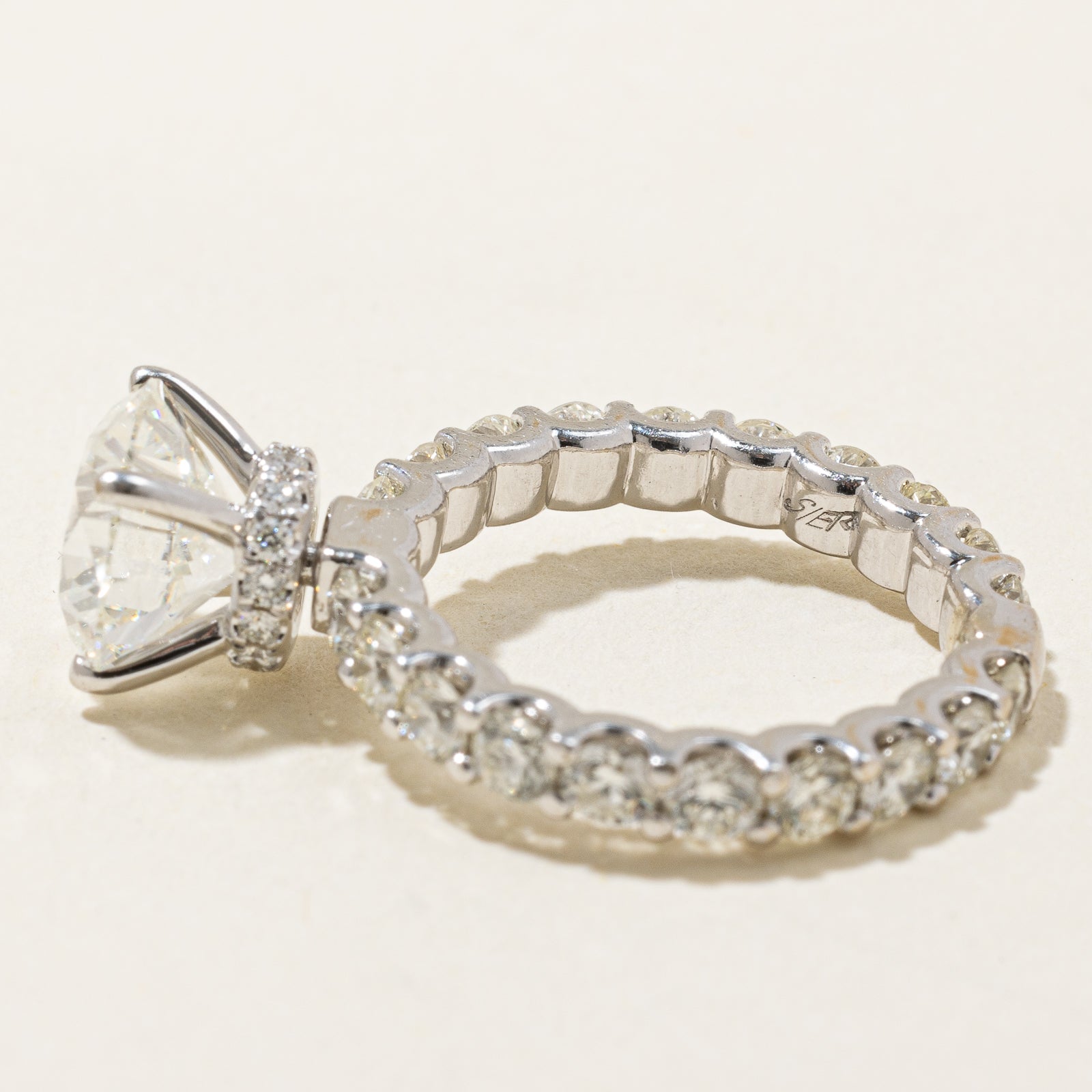 2.34ct GIA-graded Natural Diamond Engagement Ring | GIA 2.34ct VS1 G Ex | 3.62ctw | SZ 4 |