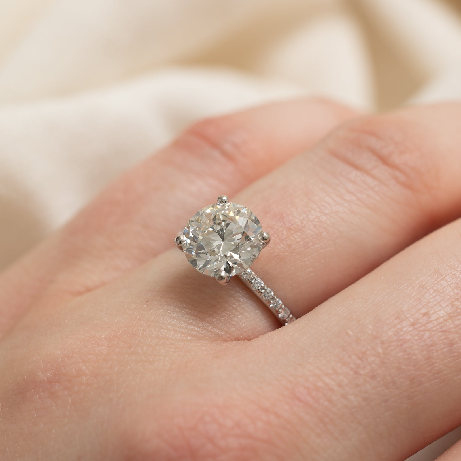 'Birks' 2.64ct GIA-graded Natural Diamond Engagement Ring | GIA 2.64ct SI1 I Excellent Cut | 0.18ctw | SZ 5 |