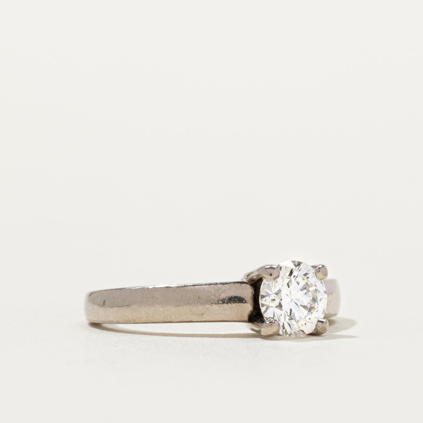 Bague en or blanc 18 carats (801-731) avec diamant | Taille 5,25