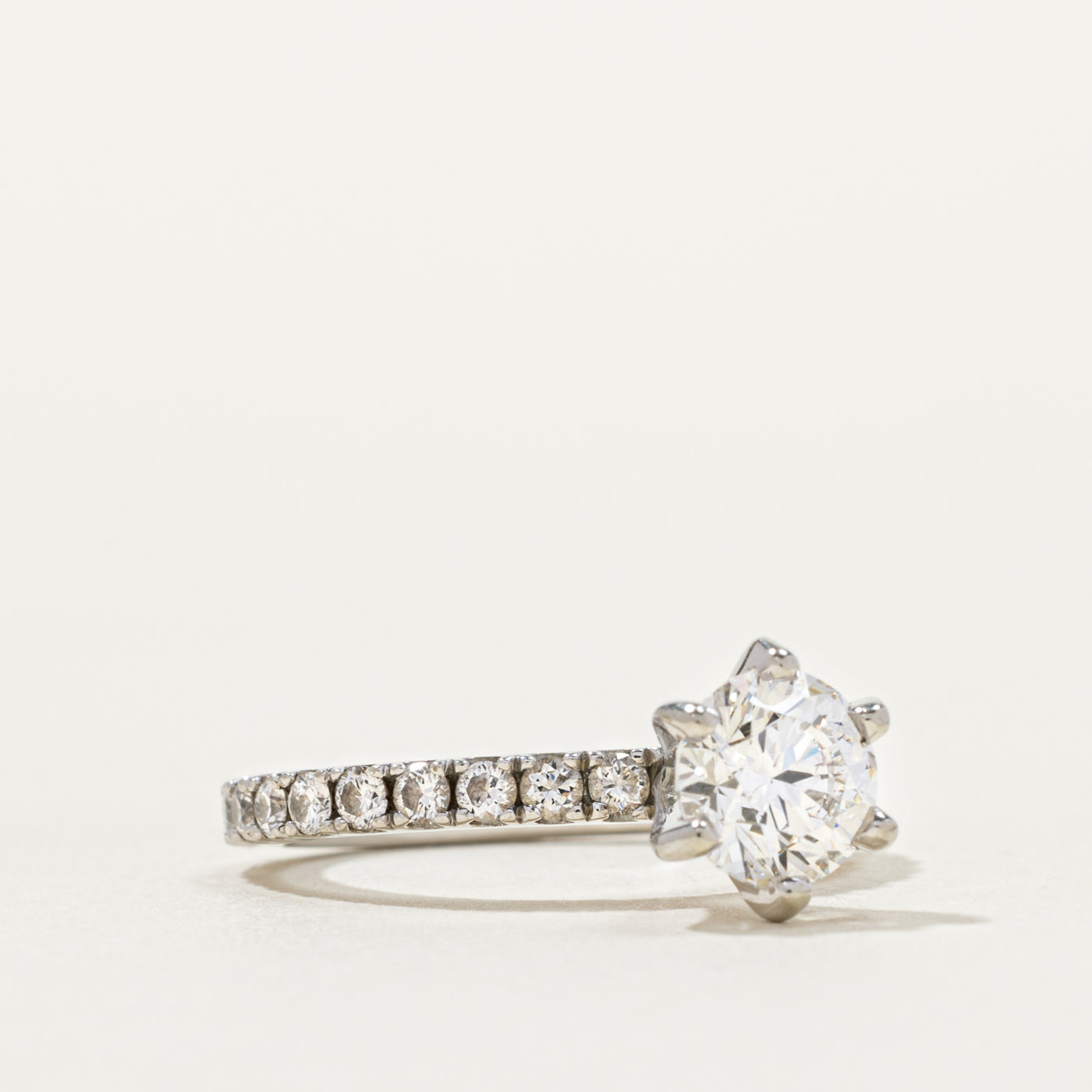 Bague en or blanc 19 carats (801-740) sertie de diamants | 0,40 ct | Taille 3,75