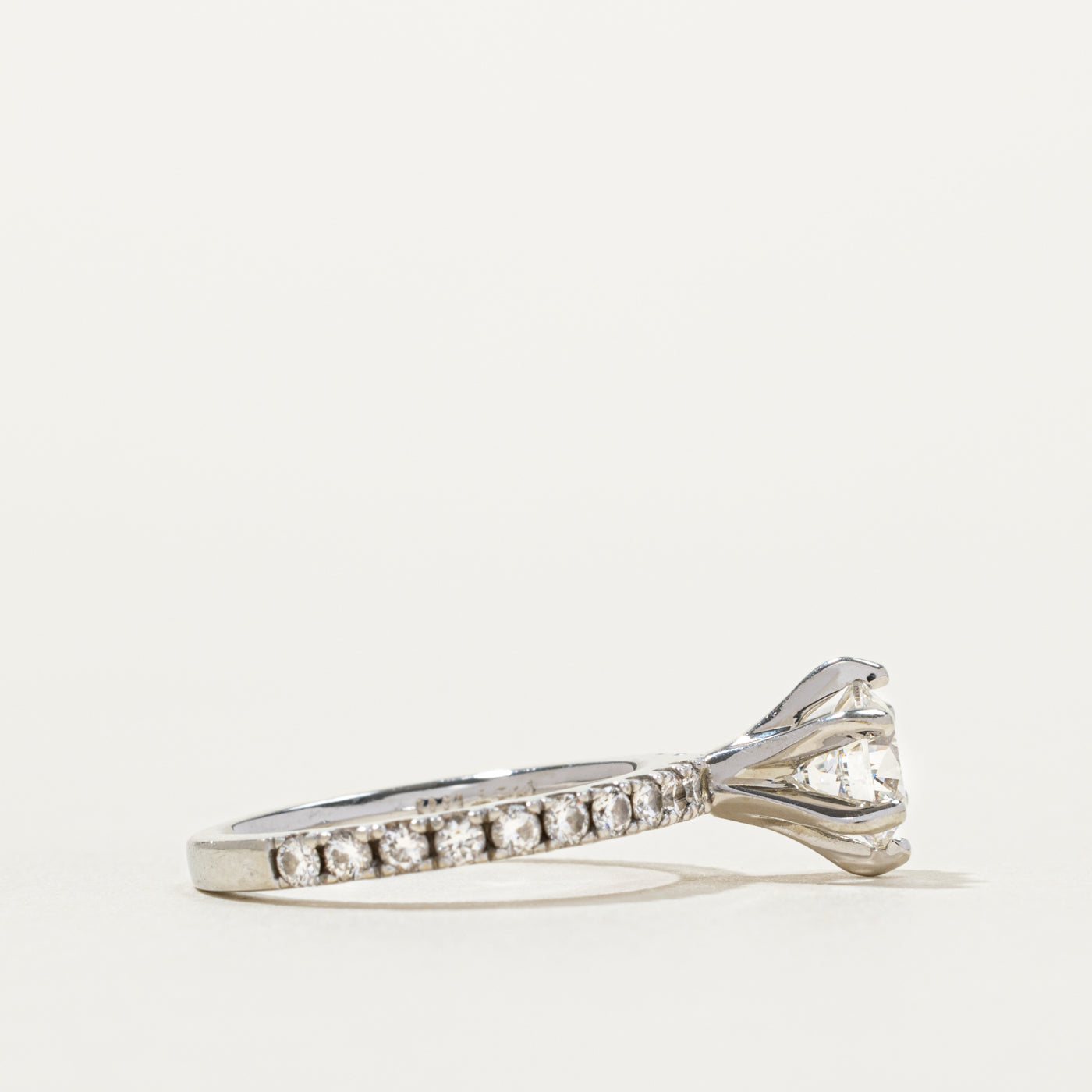 Bague en or blanc 19 carats (801-740) sertie de diamants | 0,40 ct | Taille 3,75