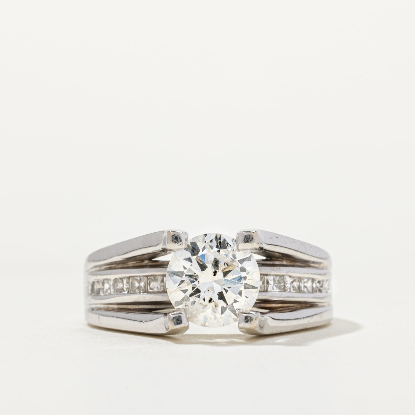 Bague en or blanc 14 carats (801-755) sertie de diamants (0,50 ct au total), taille 5,75