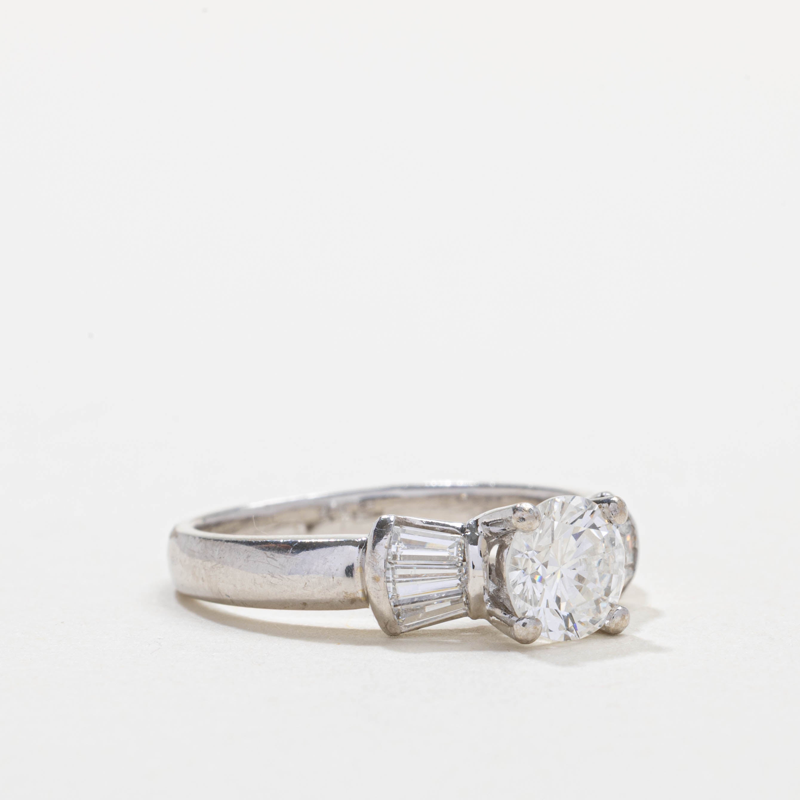 Bague en or blanc 18 carats ornée de diamants | 0,80 ct SI2 G/H, 0,18 ct au total | Taille 6,0