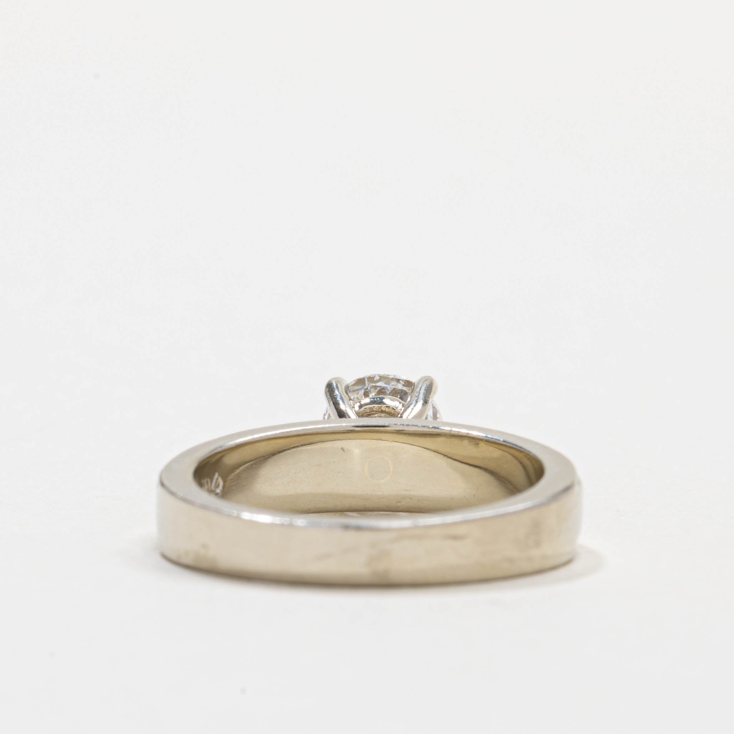 Bague solitaire en or 18 carats sertie d'un diamant rainuré | 0,76 ct VS2 G/H | Taille 5,0