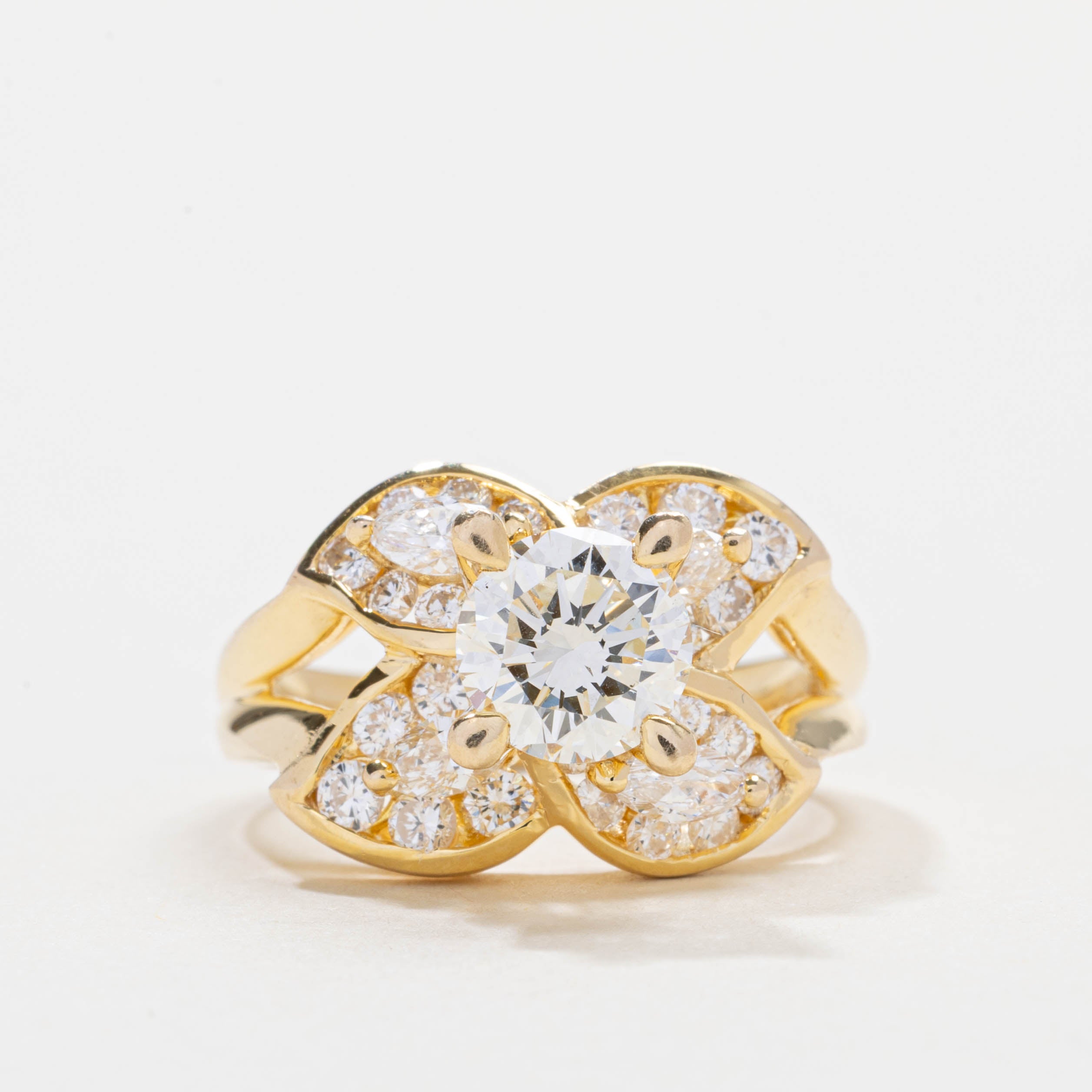 Bague en or 18 carats ornée de diamants et de motifs floraux | 1,17 ct VS1/VS2 G/H, 0,96 ct au total | Taille 6,25