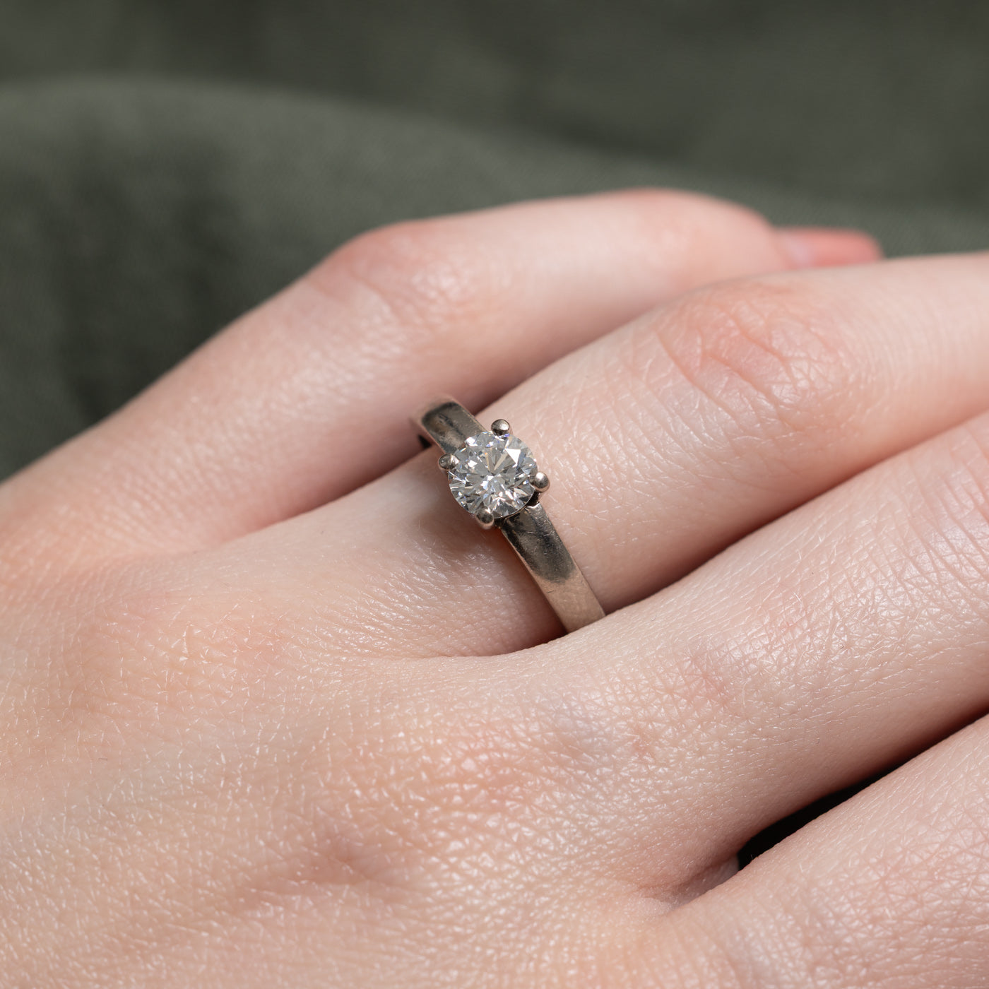 Bague en or blanc 18 carats (801-731) avec diamant | Taille 5,25