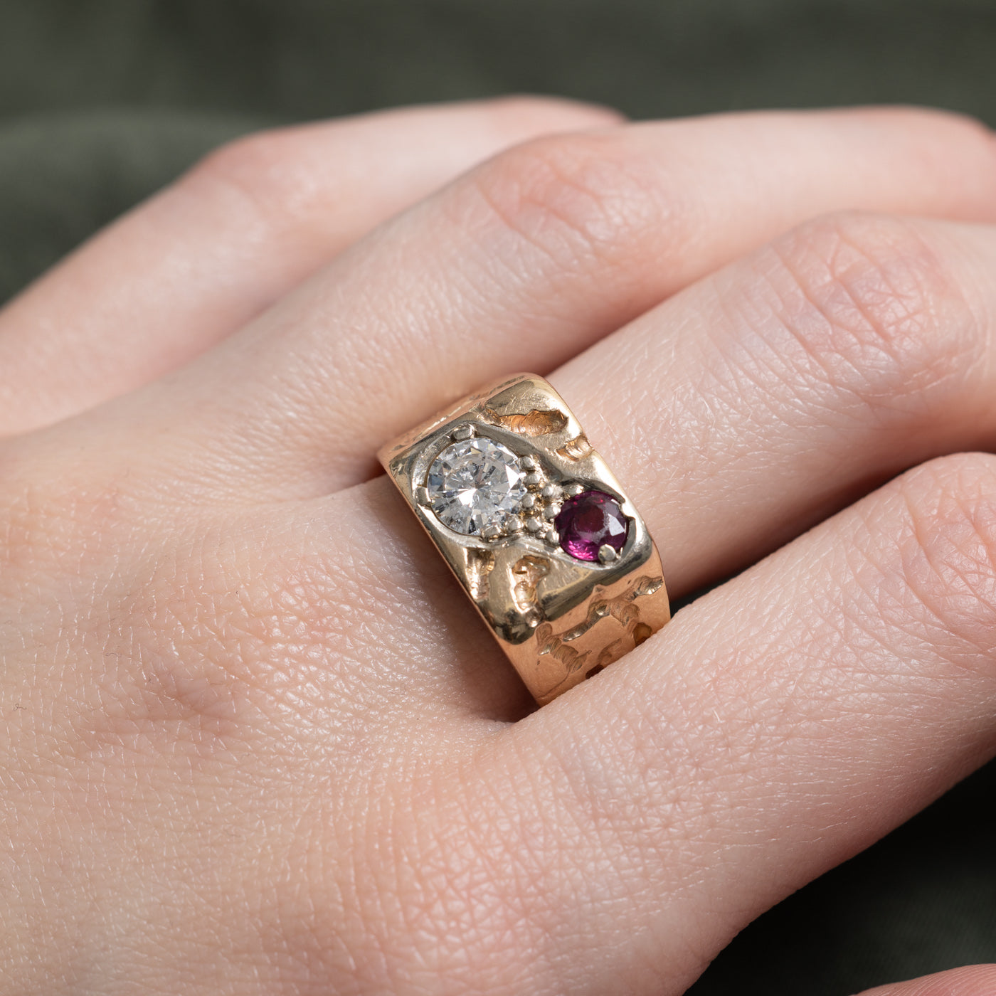 Bague en or 10 carats, rubis taille ronde 801-735 | 0,36 ct | Taille 9,25
