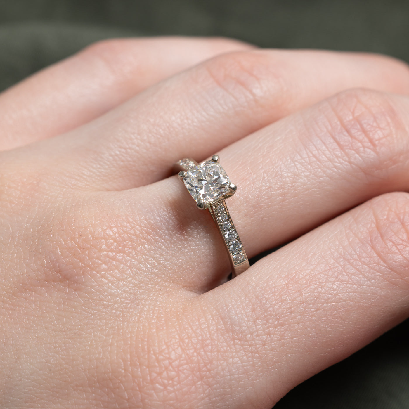 Bague en or blanc 19 carats (801-738) sertie de diamants | 0,18 ct | Taille 7,5