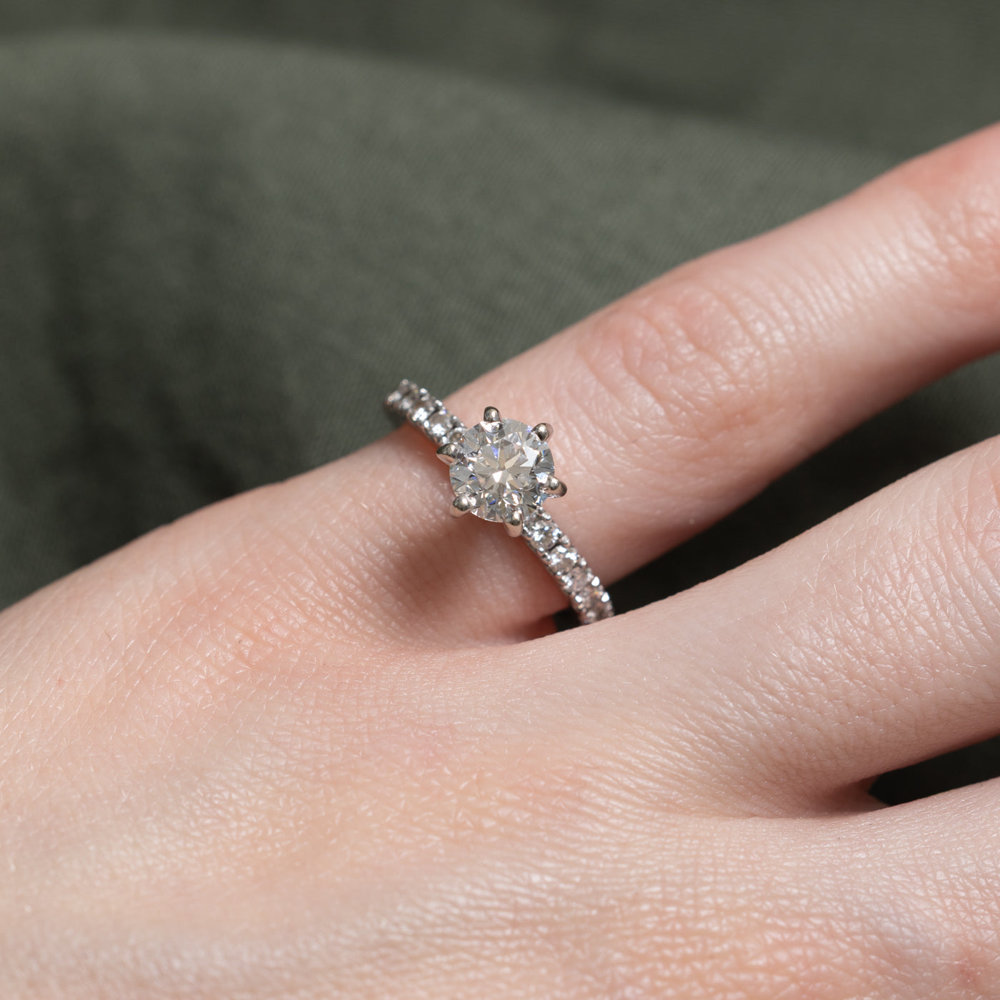 Bague en or blanc 19 carats (801-740) sertie de diamants | 0,40 ct | Taille 3,75