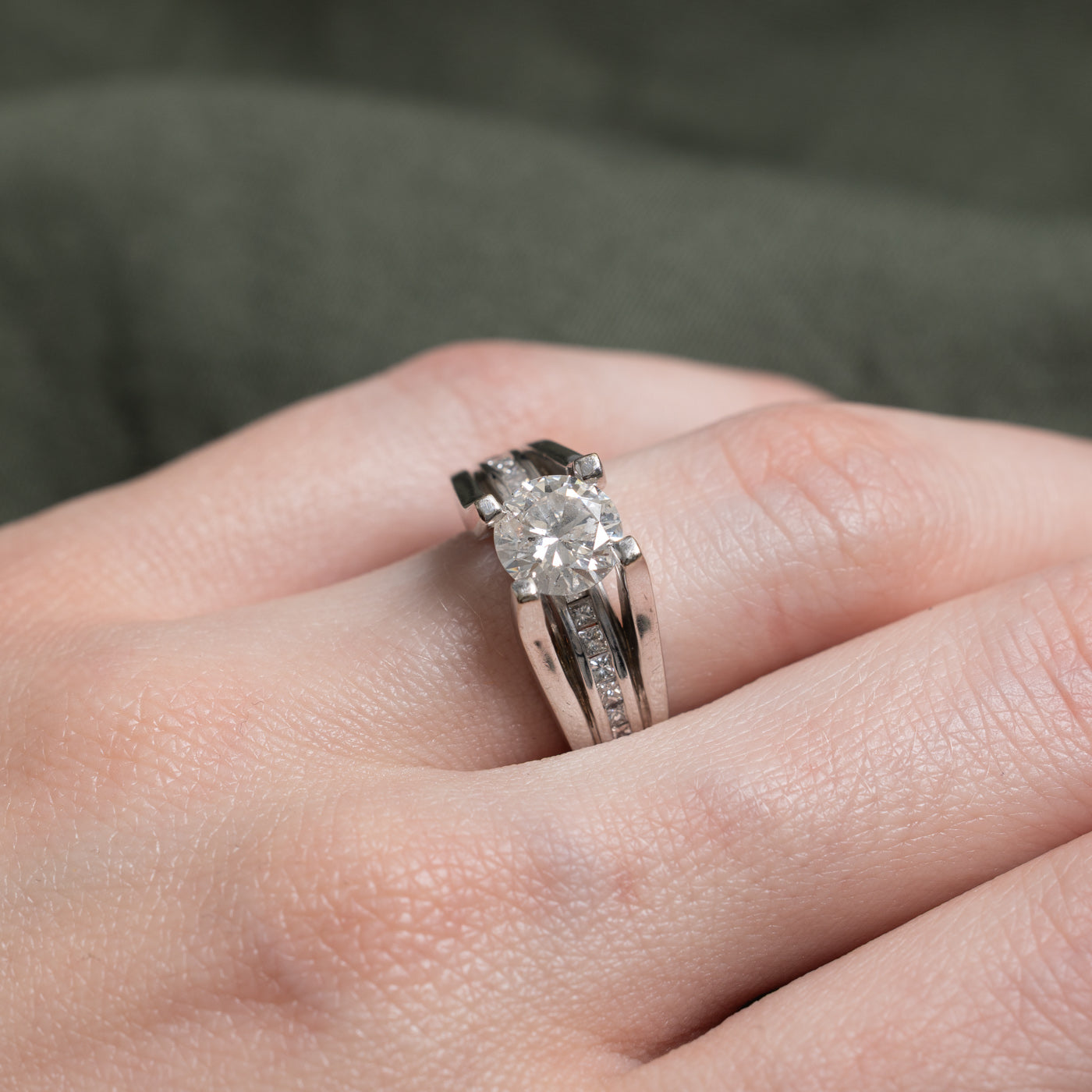 Bague en or blanc 14 carats (801-755) sertie de diamants (0,50 ct au total), taille 5,75