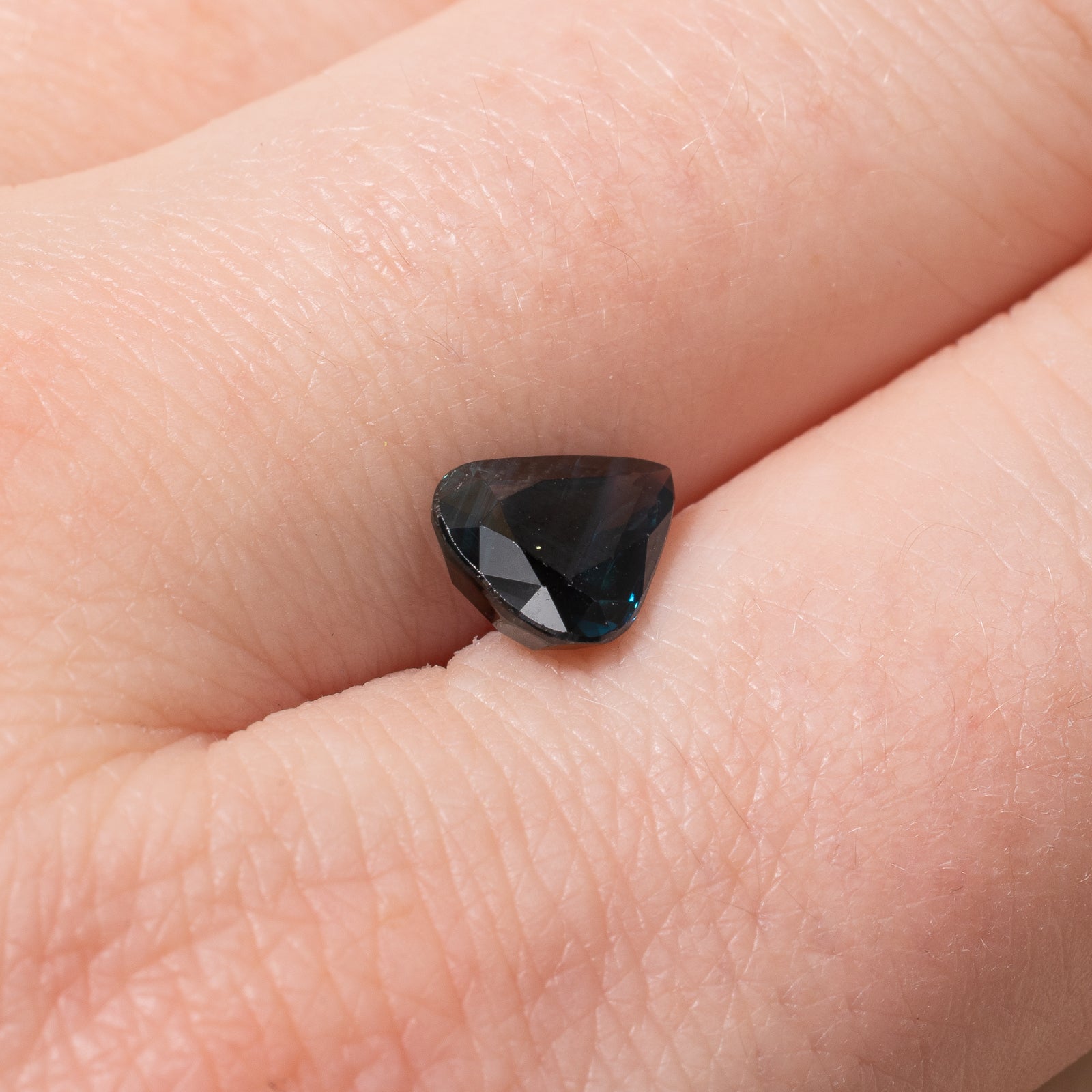 Saphir taille poire (non serti) | 1,87 ct |