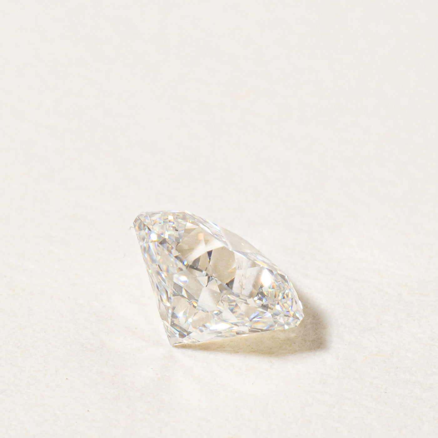Diamant brut à coins coupés et à taille carrée | 0,52 ct |
