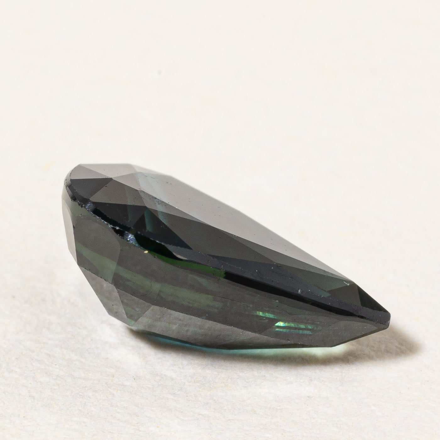 Saphir taille poire (non serti) | 1,87 ct |