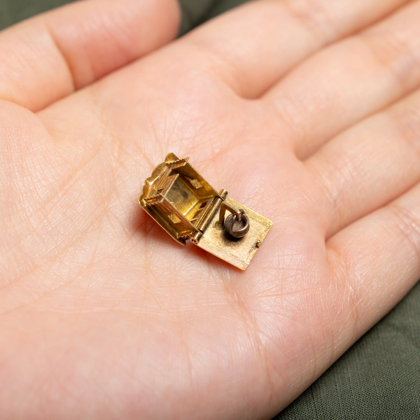 14k Yellow Gold Kinetic Log Cabin Charm