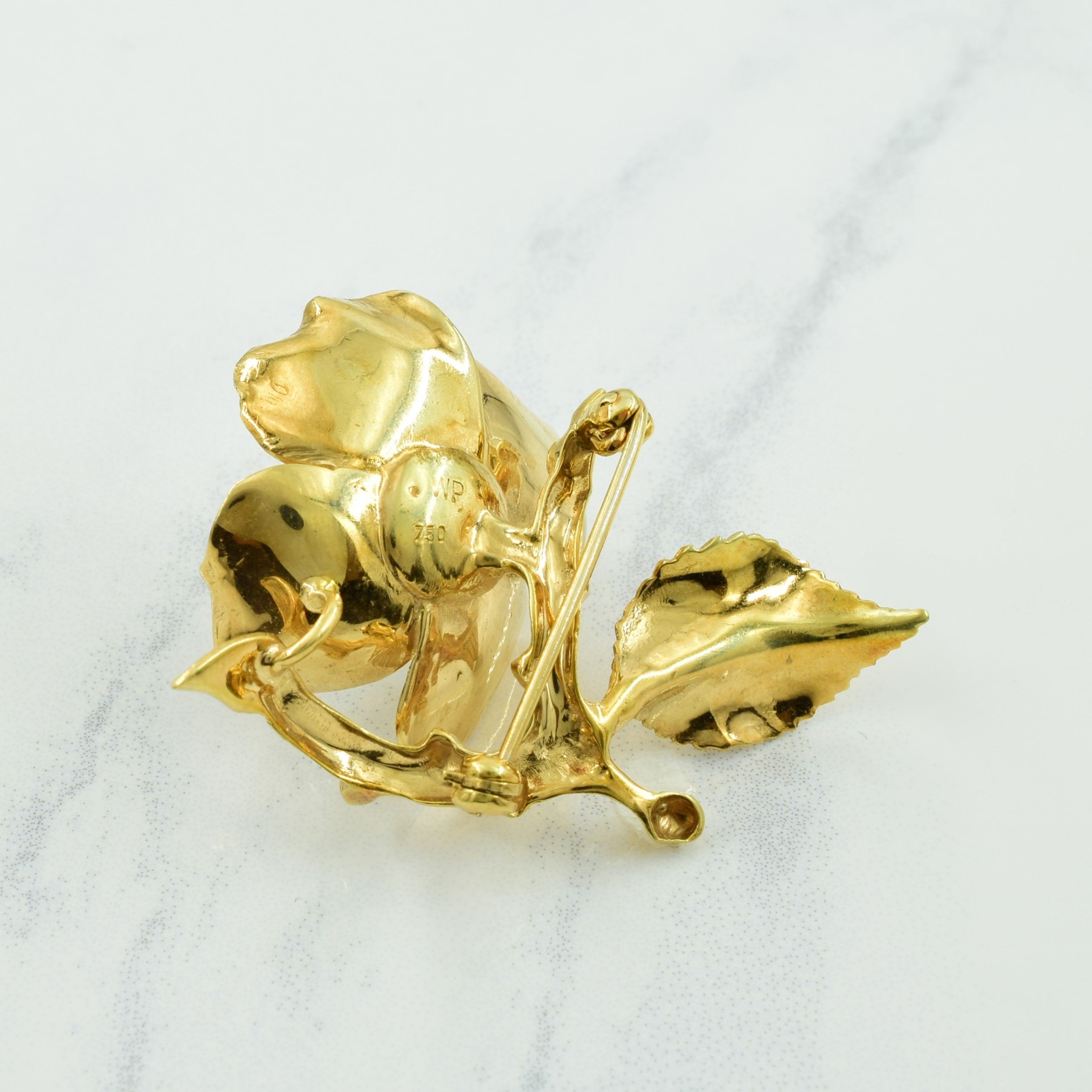 Sapphire & Diamond Brooch | 0.60ctw, 0.09ct |
