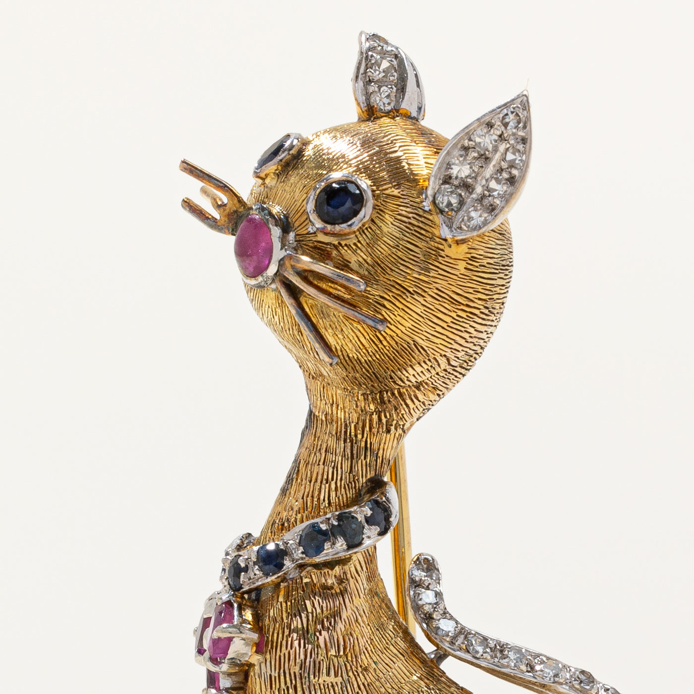 Broche chat vintage en diamants, saphirs et rubis | 1,17 ct |