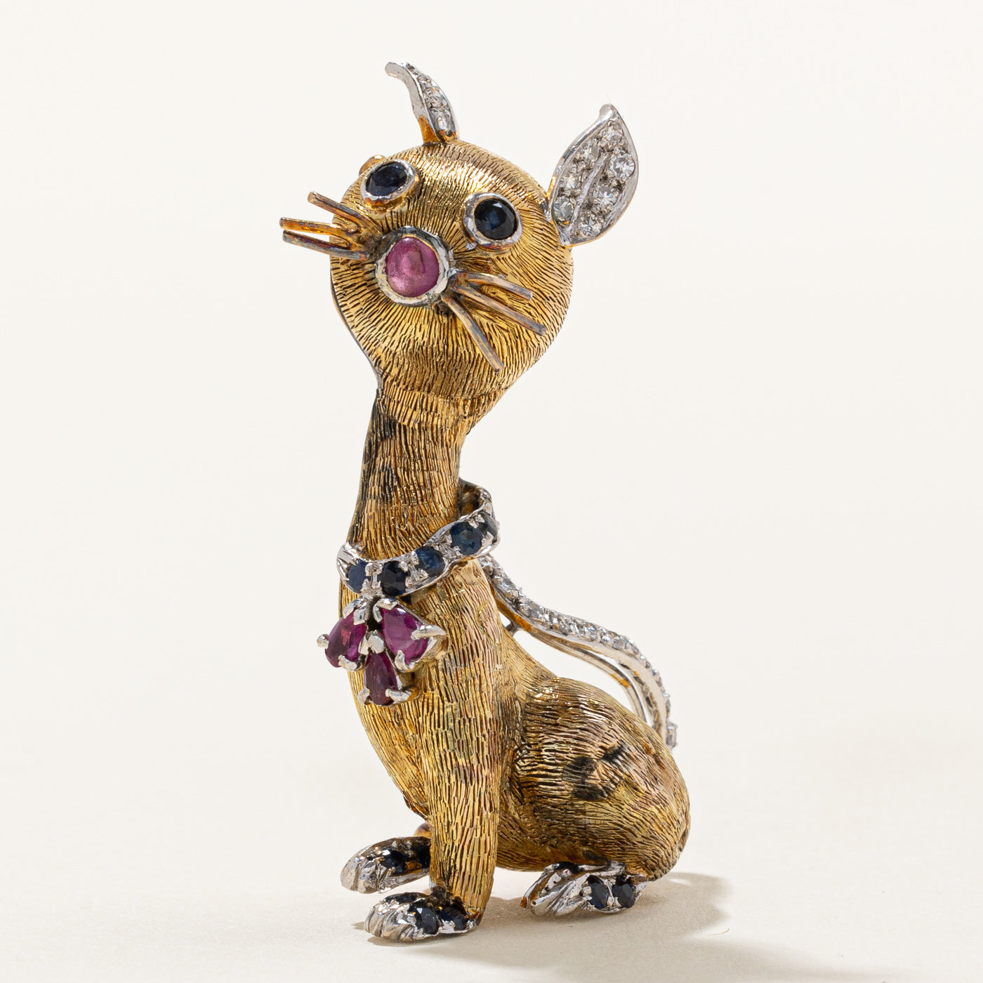 Broche chat vintage en diamants, saphirs et rubis | 1,17 ct |