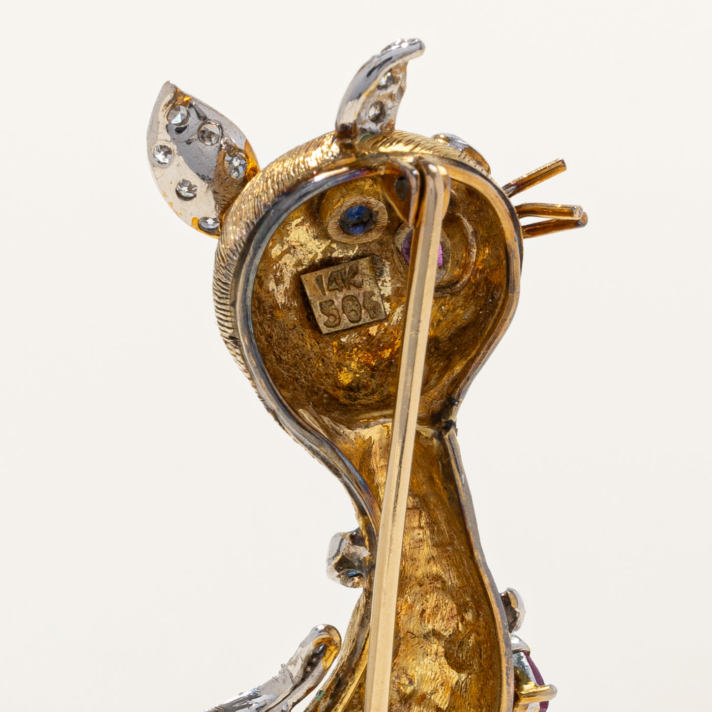 Broche chat vintage en diamants, saphirs et rubis | 1,17 ct |