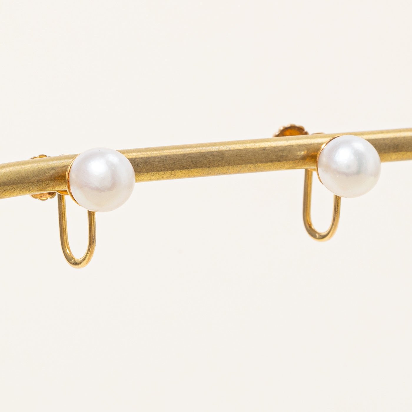 Pearl Screw Back Earrings
