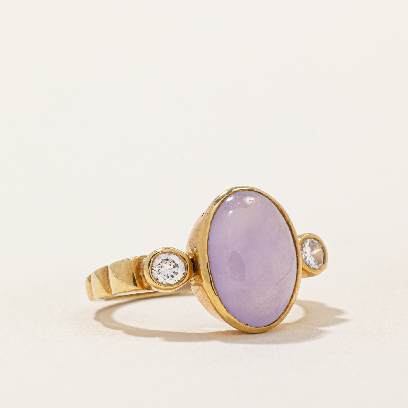 Bague cocktail en jade lavande et diamants | 3,70 ct, 0,20 ct au total | Taille 5 |